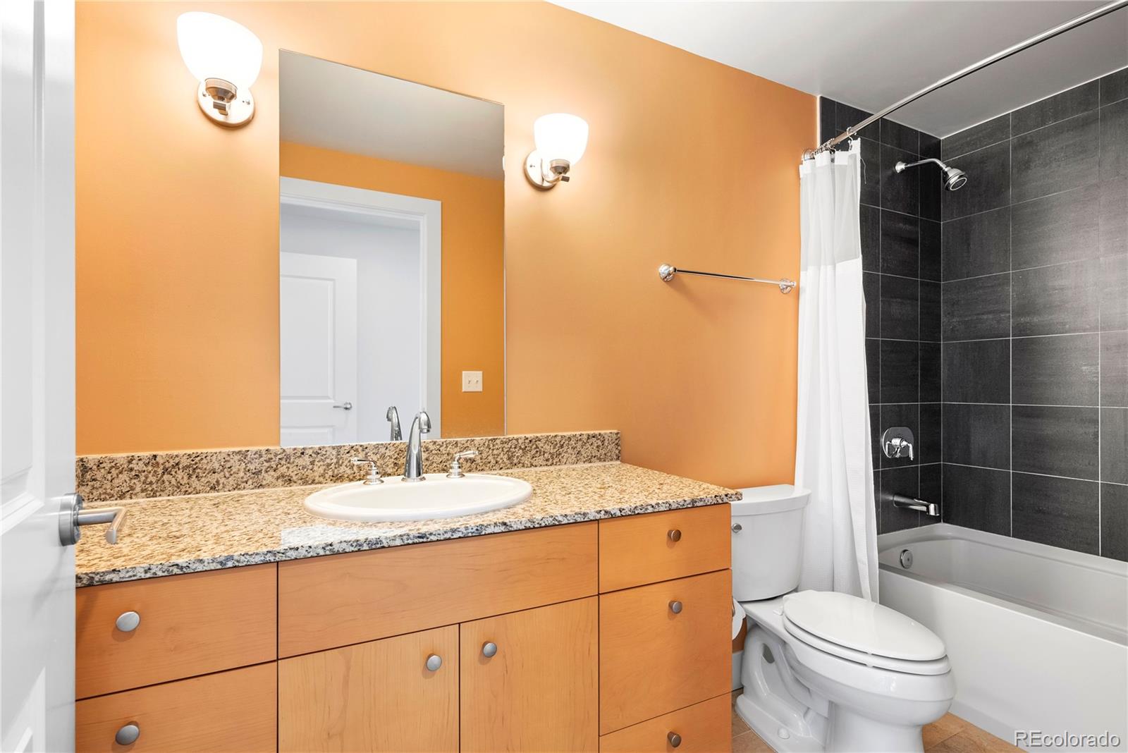 MLS Image #23 for 2001  lincoln street 2422,denver, Colorado