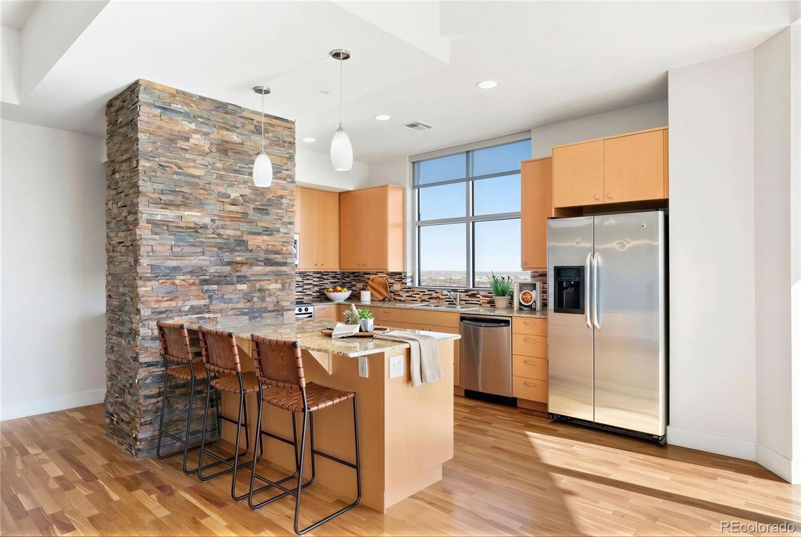MLS Image #7 for 2001  lincoln street 2422,denver, Colorado