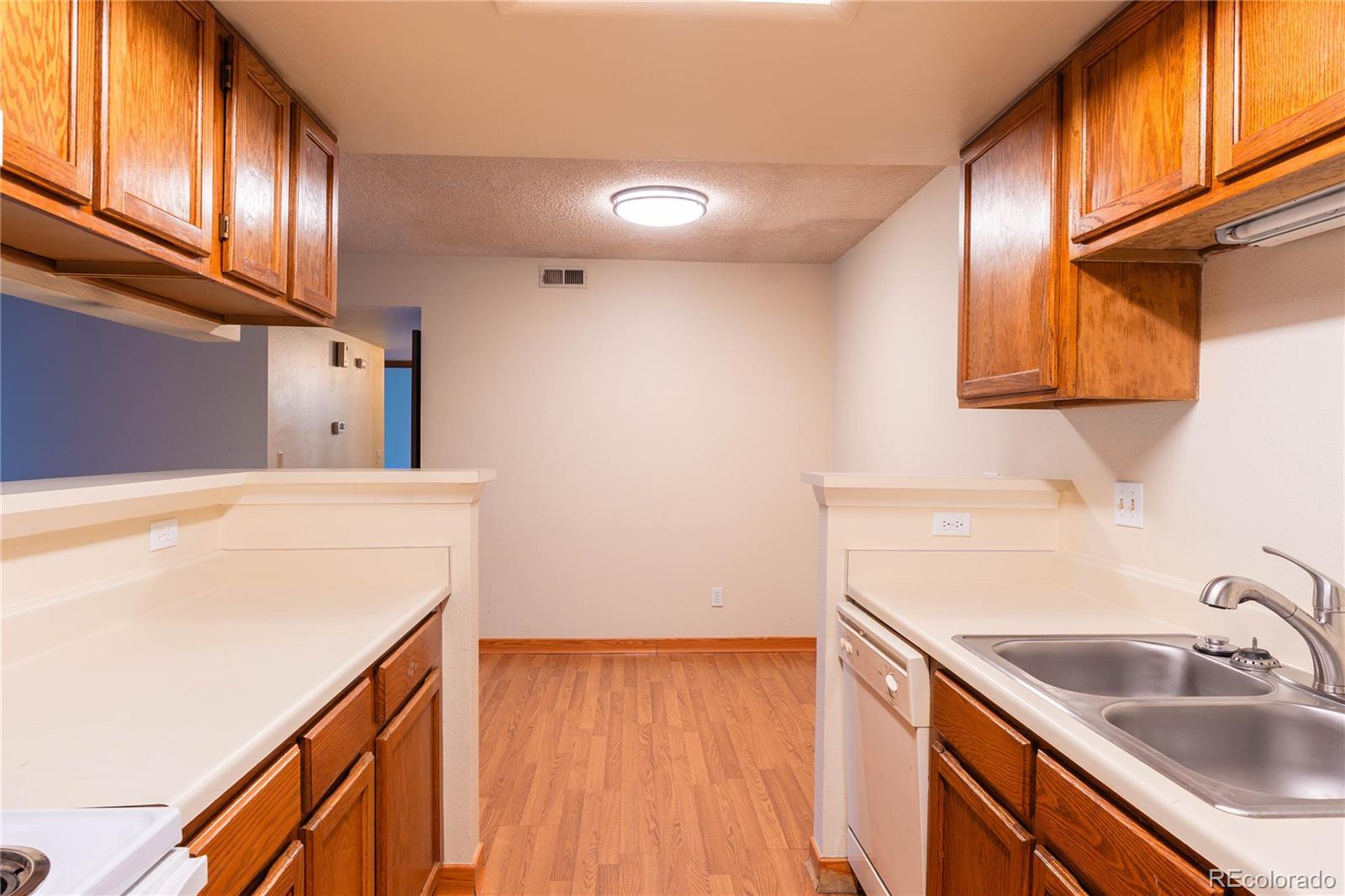 MLS Image #5 for 901 s zeno way 102,aurora, Colorado