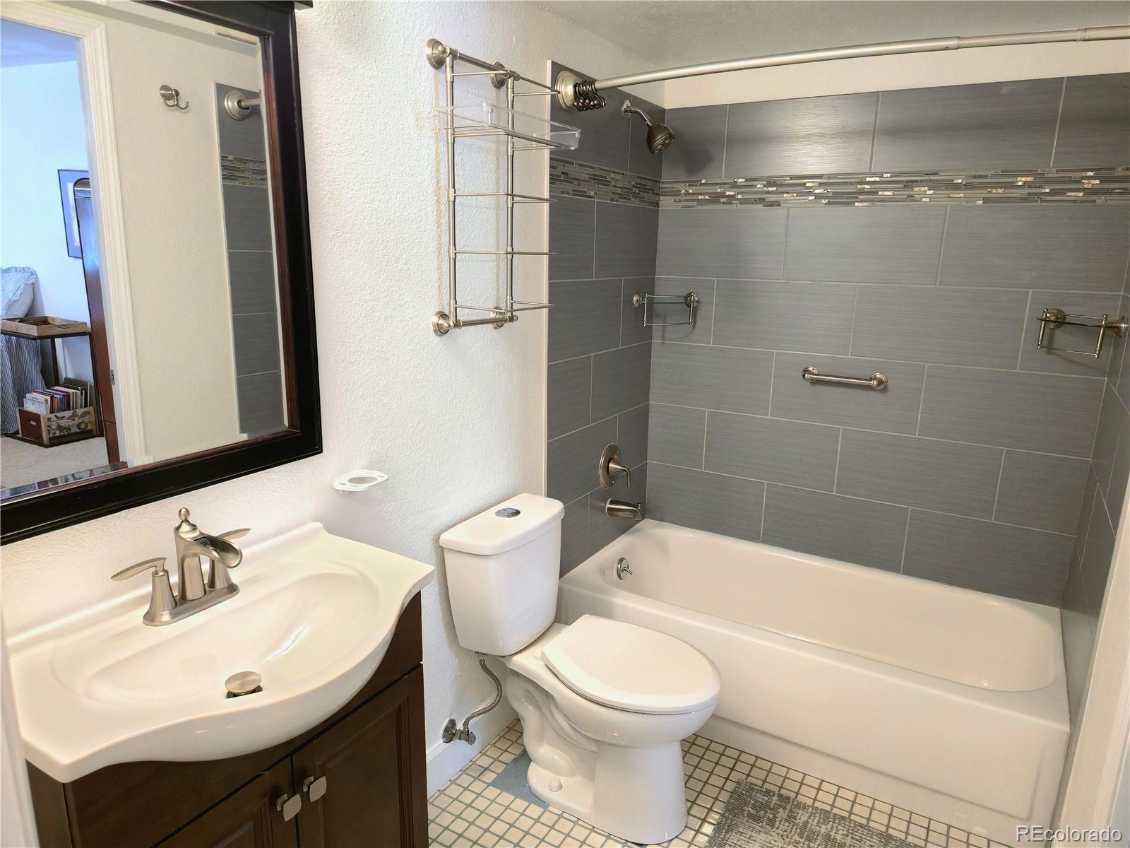 MLS Image #17 for 2880 s locust street 302n,denver, Colorado