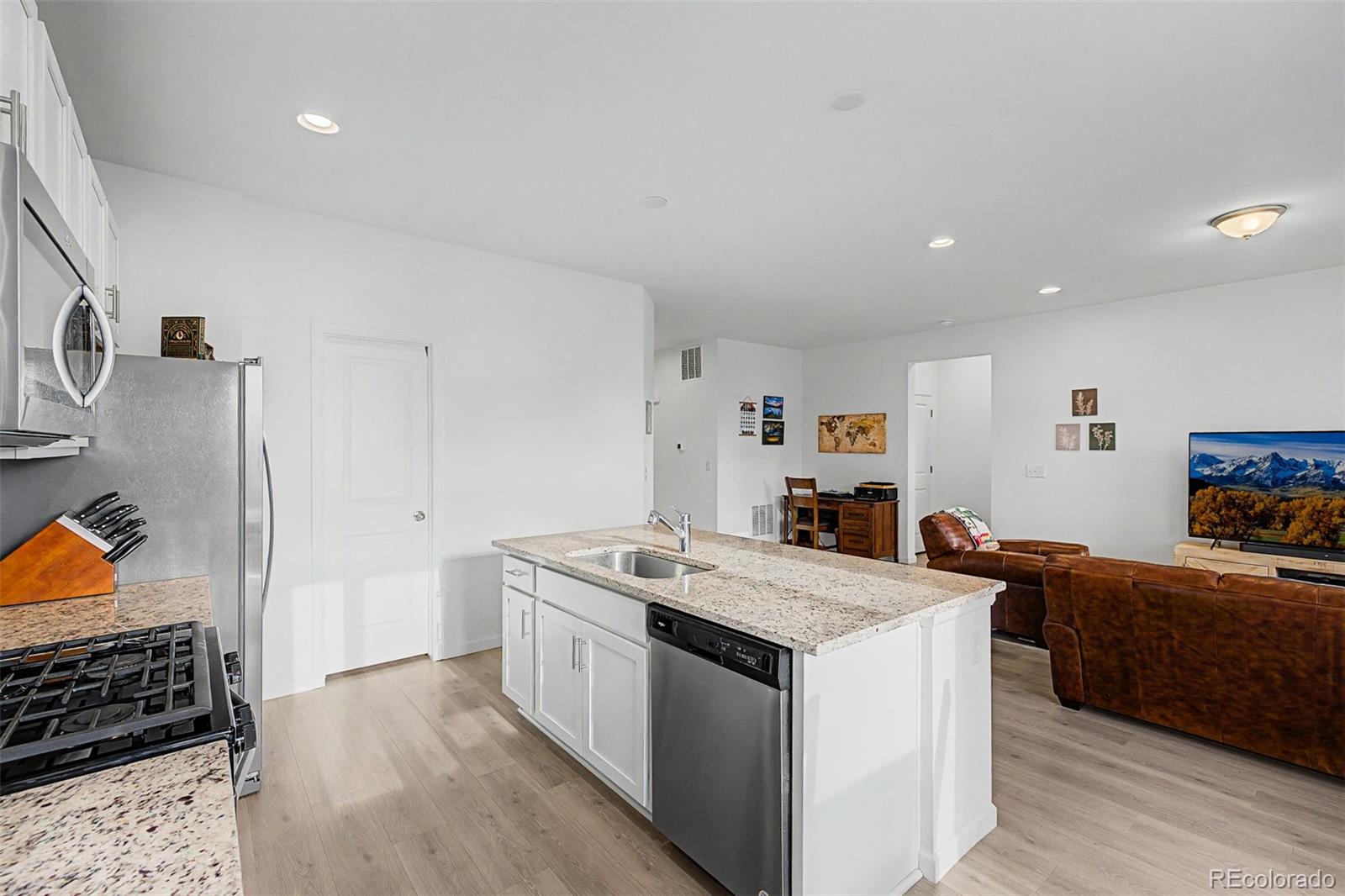 MLS Image #14 for 121 s vandriver way,aurora, Colorado