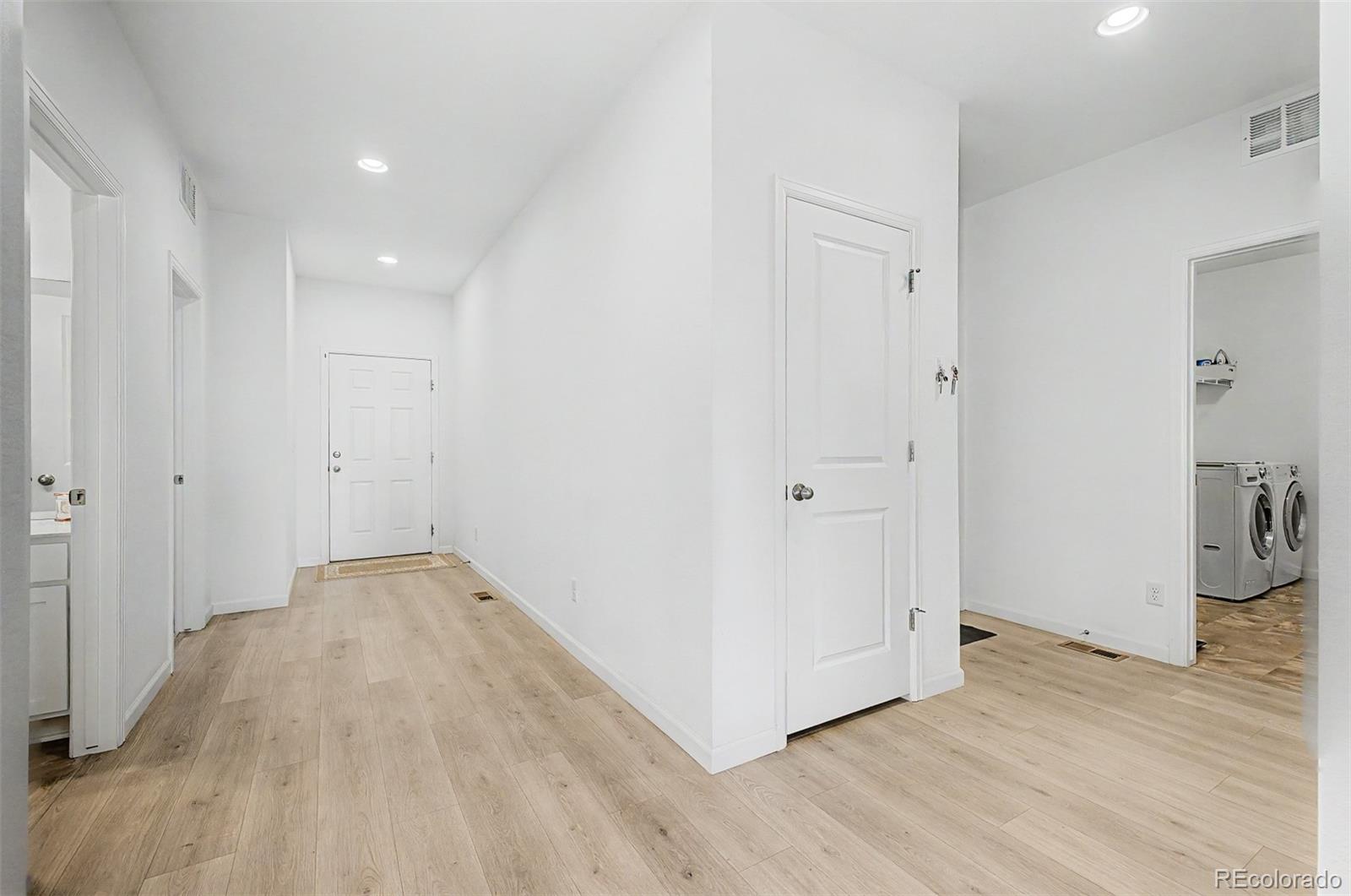 MLS Image #5 for 121 s vandriver way,aurora, Colorado