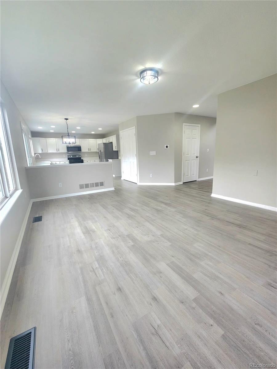 MLS Image #4 for 19913 e 59th avenue,aurora, Colorado