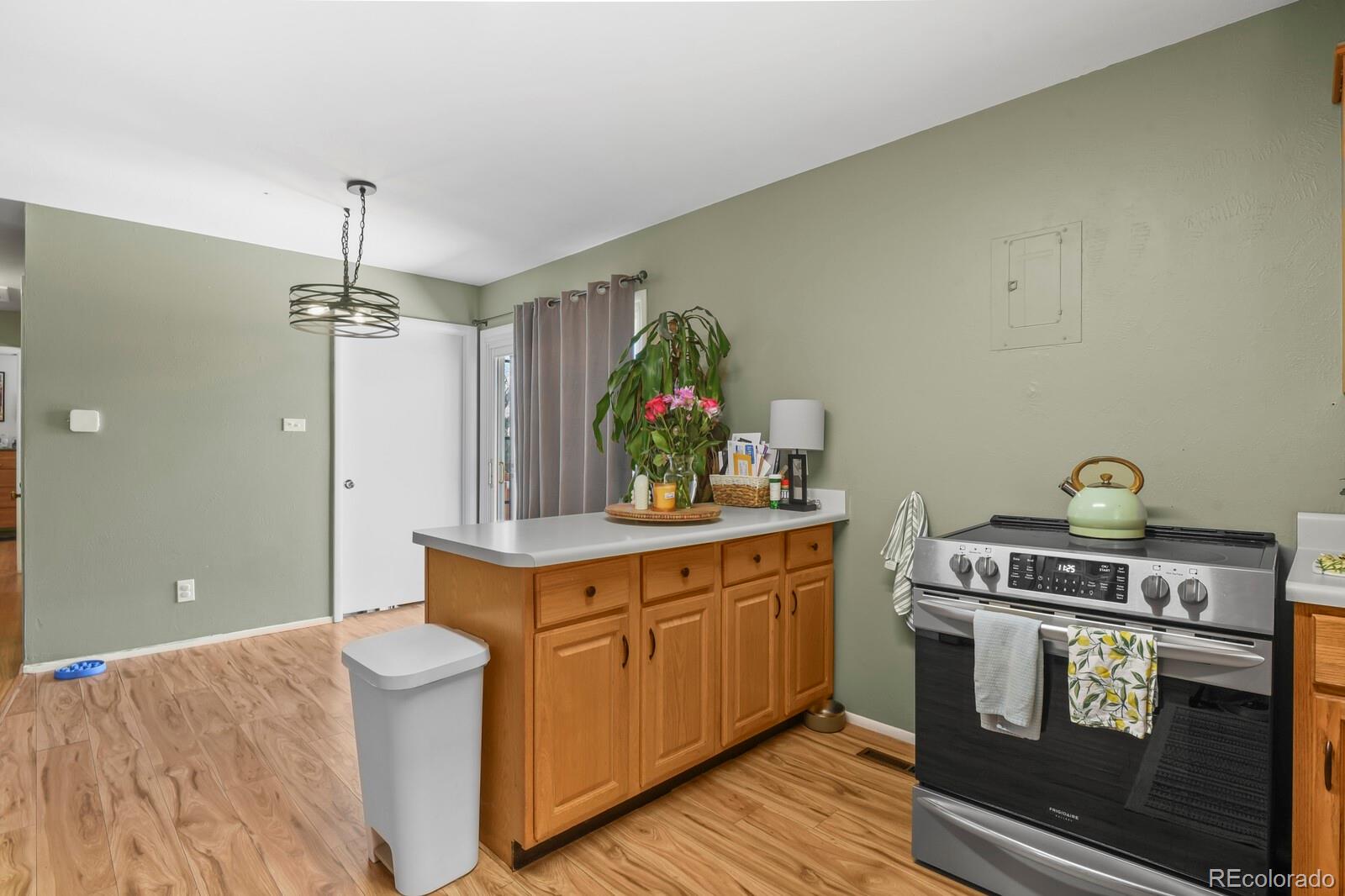 MLS Image #11 for 1702  grant avenue,colorado springs, Colorado