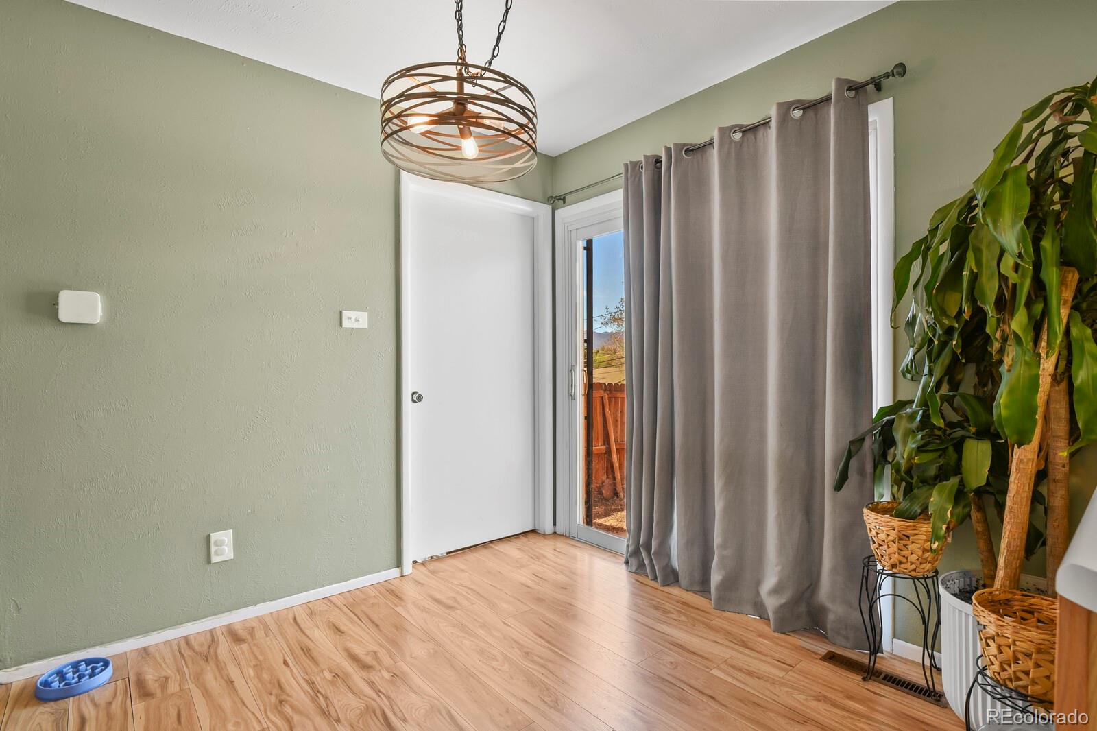 MLS Image #9 for 1702  grant avenue,colorado springs, Colorado
