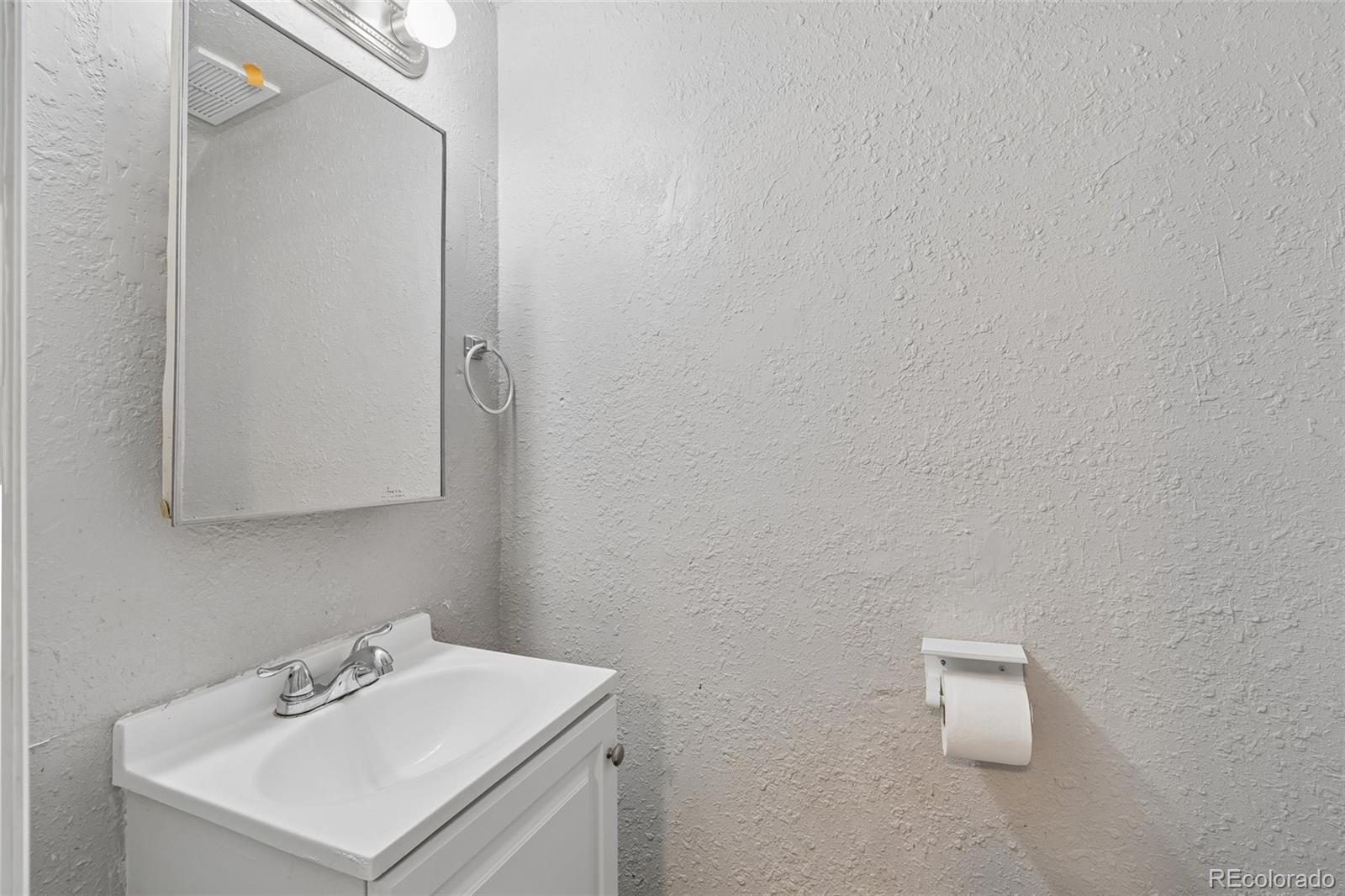 MLS Image #10 for 1015 s eliot street,denver, Colorado