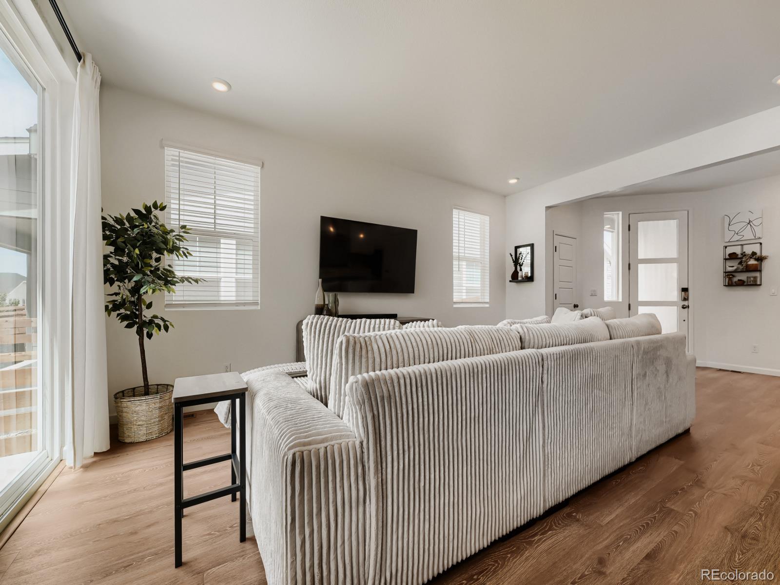 MLS Image #10 for 23966 e river front drive,aurora, Colorado