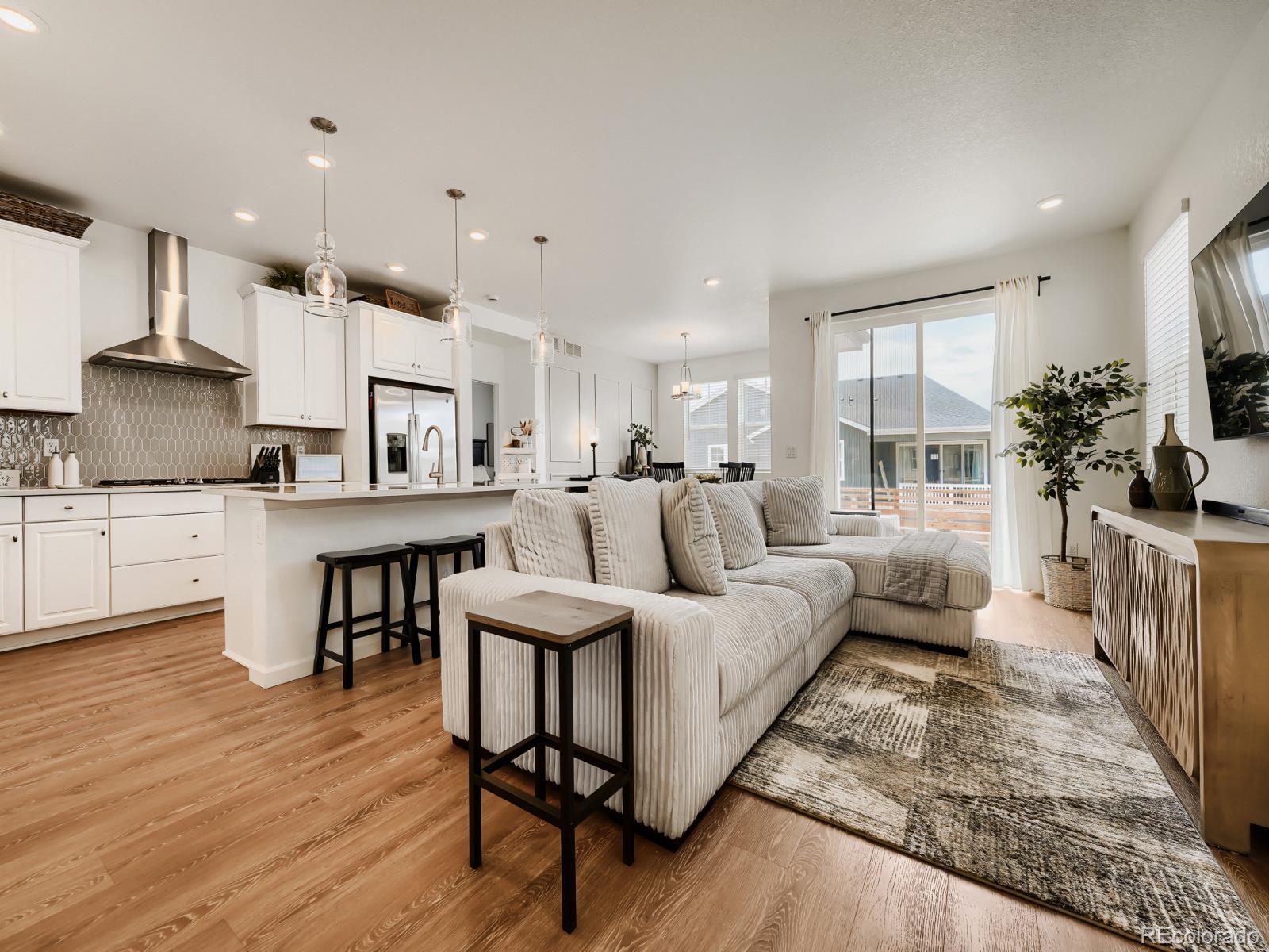 MLS Image #11 for 23966 e river front drive,aurora, Colorado