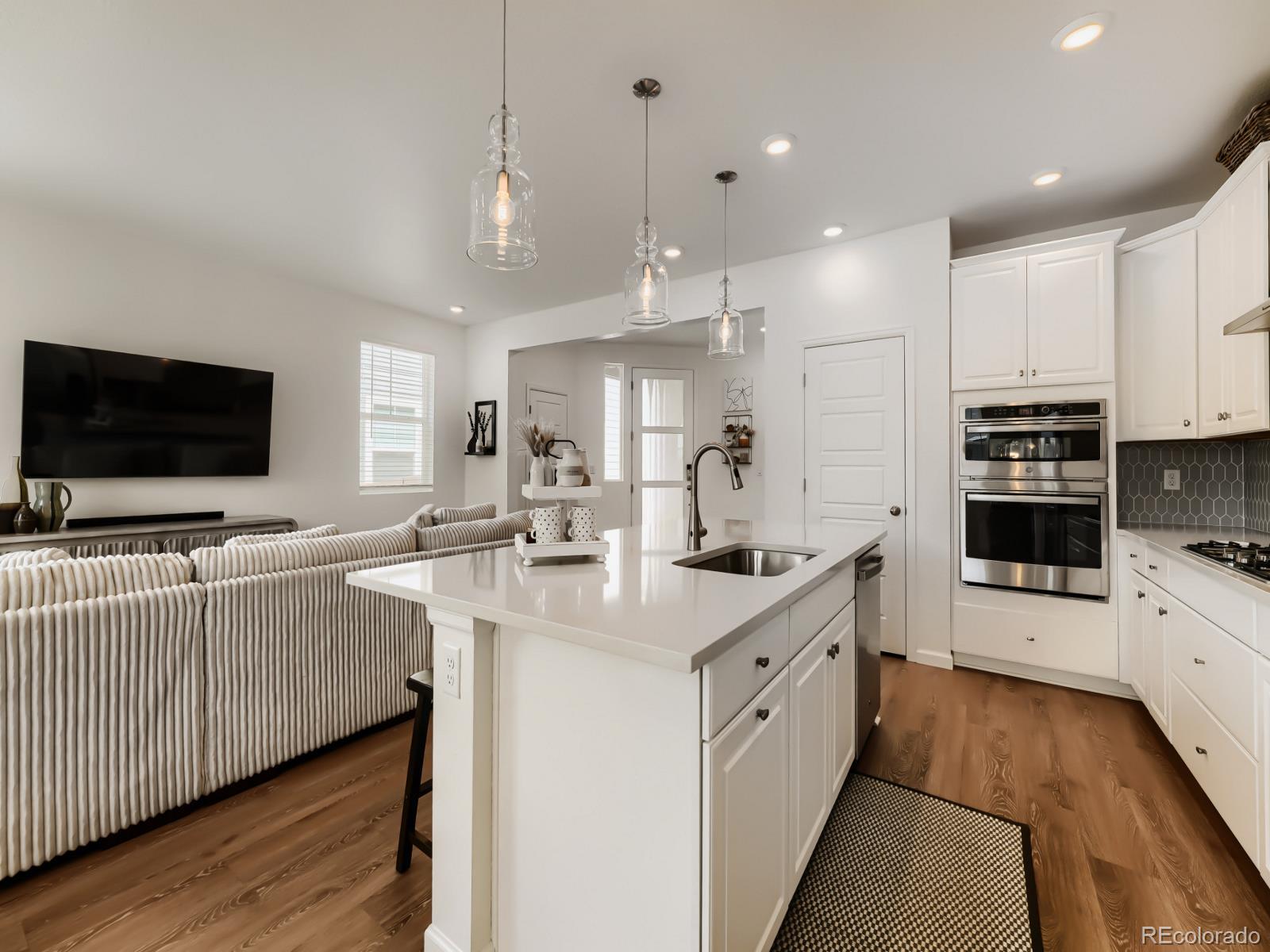 MLS Image #6 for 23966 e river front drive,aurora, Colorado