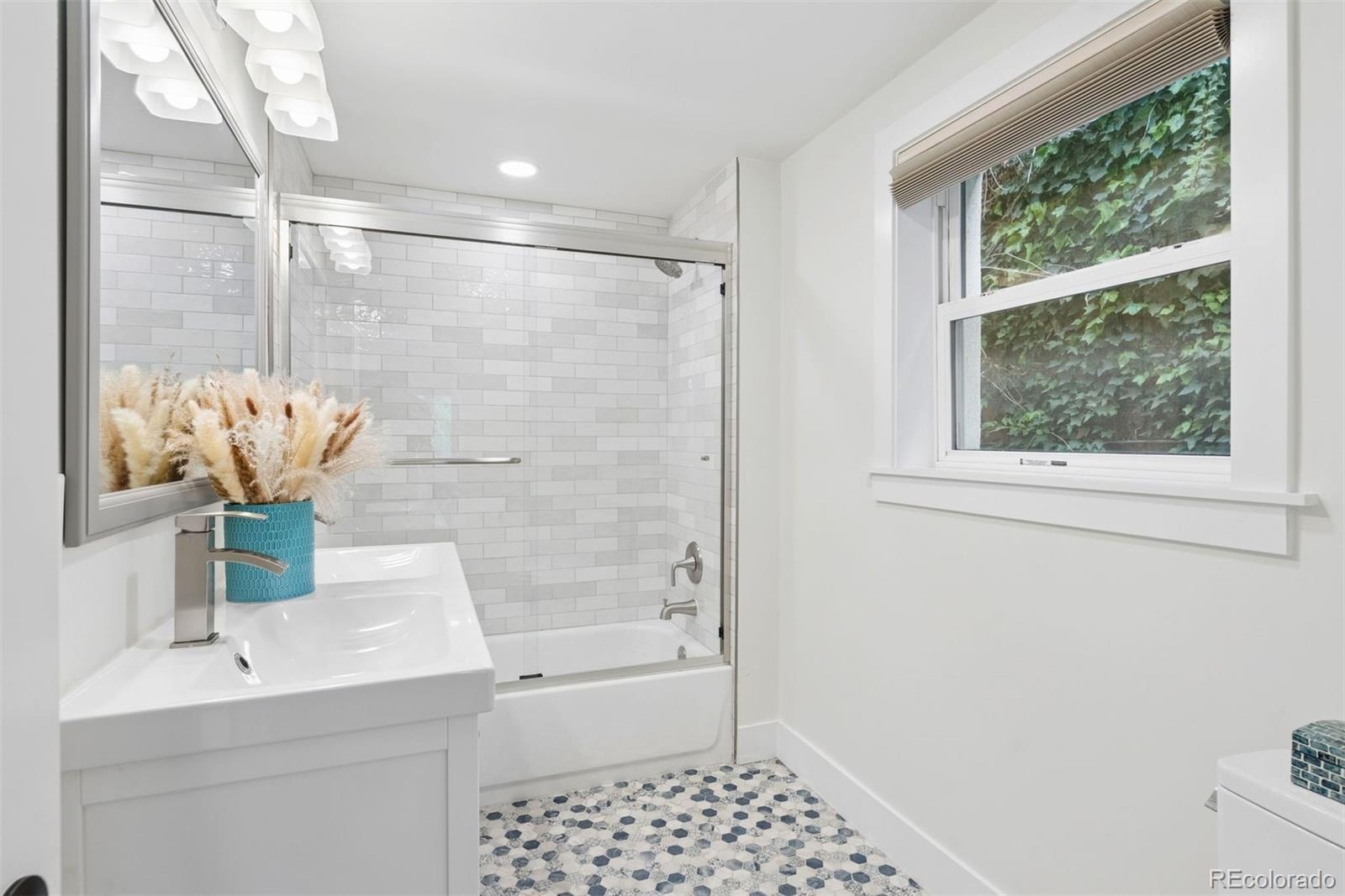 MLS Image #27 for 1560  kearney street,denver, Colorado
