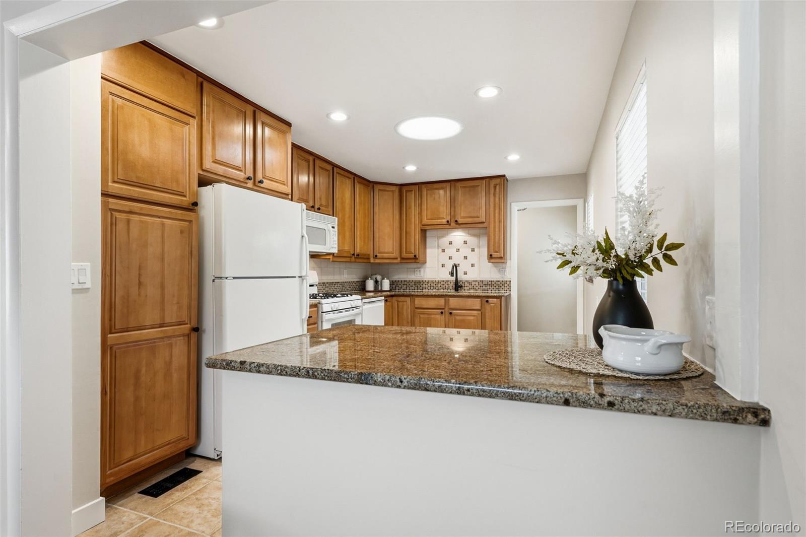MLS Image #14 for 4676 e utah place,denver, Colorado