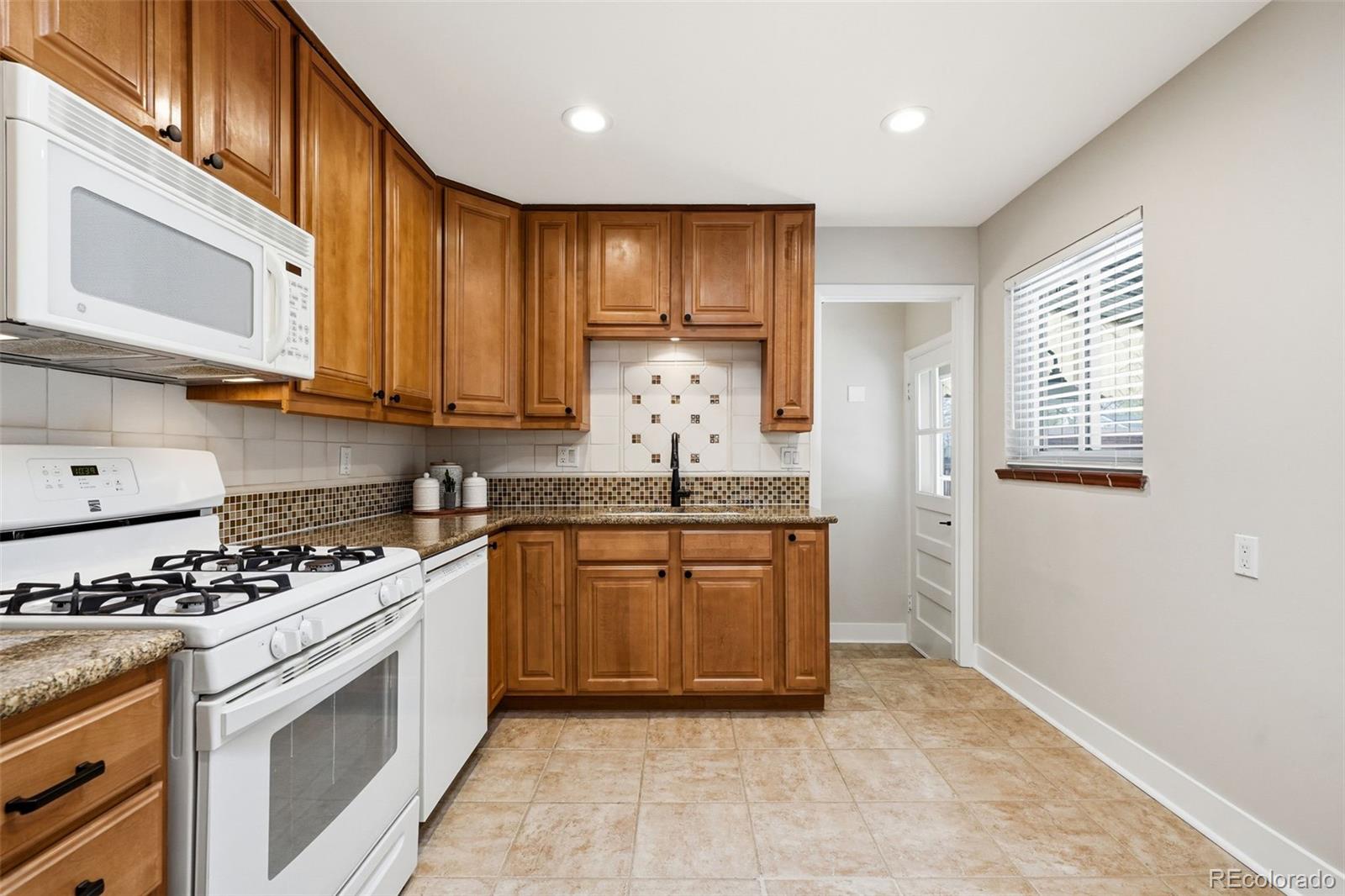 MLS Image #15 for 4676 e utah place,denver, Colorado
