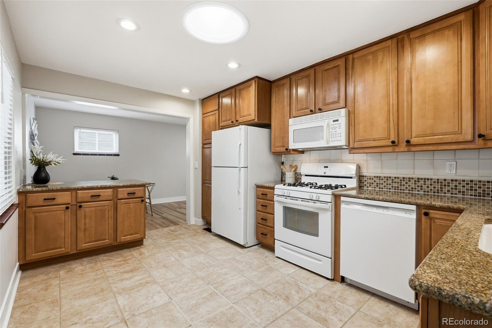MLS Image #17 for 4676 e utah place,denver, Colorado