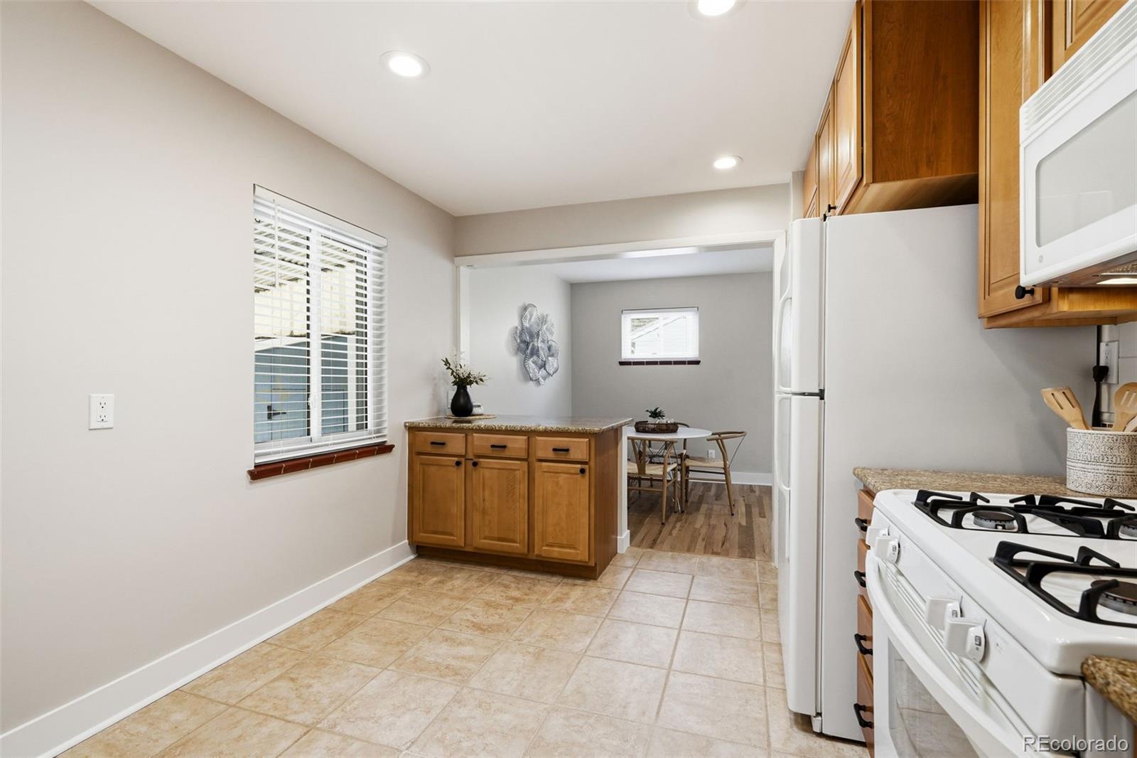MLS Image #18 for 4676 e utah place,denver, Colorado
