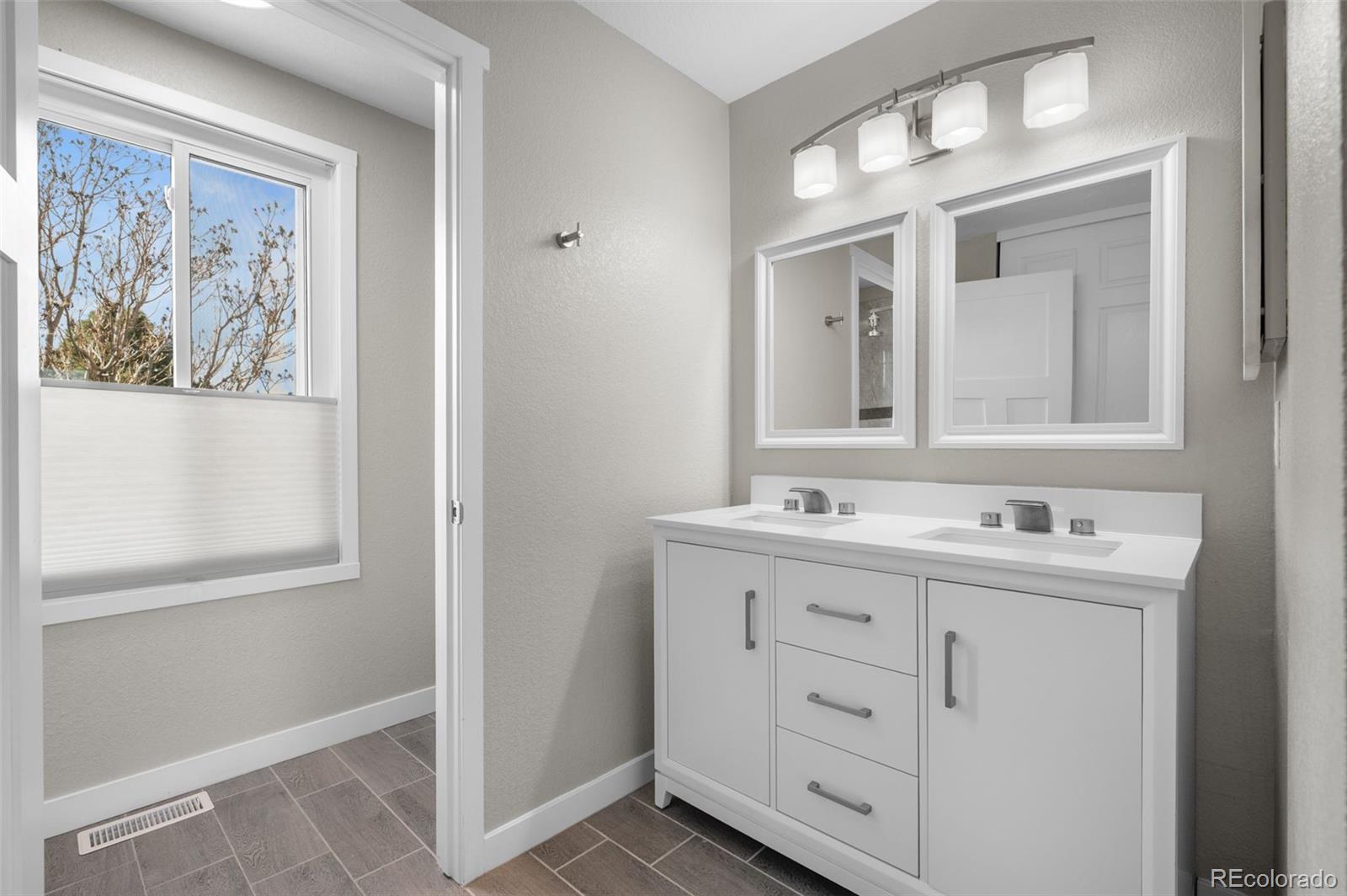 MLS Image #19 for 15083 e 43rd avenue,denver, Colorado