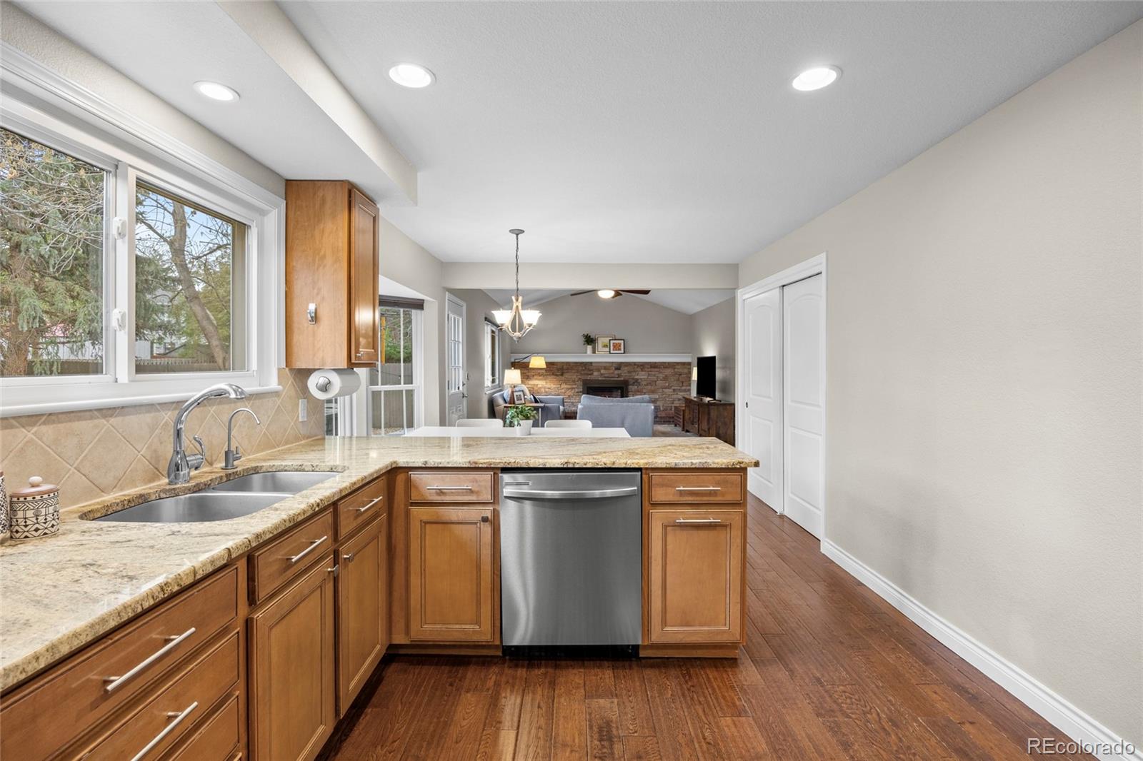 MLS Image #11 for 10866 e berry avenue,englewood, Colorado