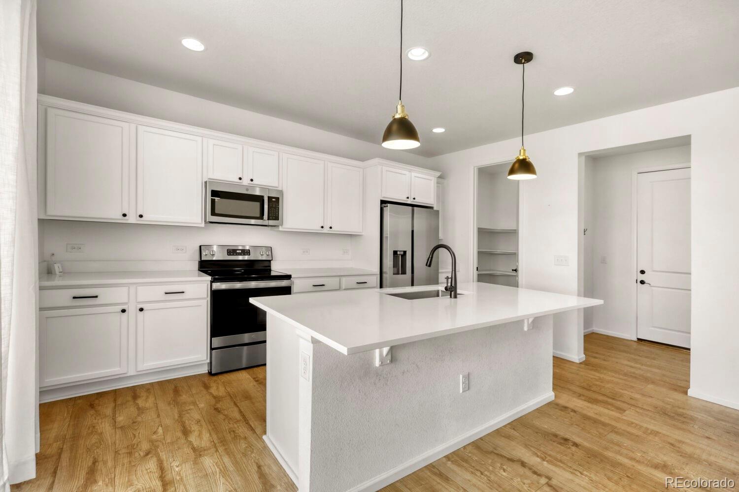 MLS Image #11 for 919 n undergrove way,aurora, Colorado