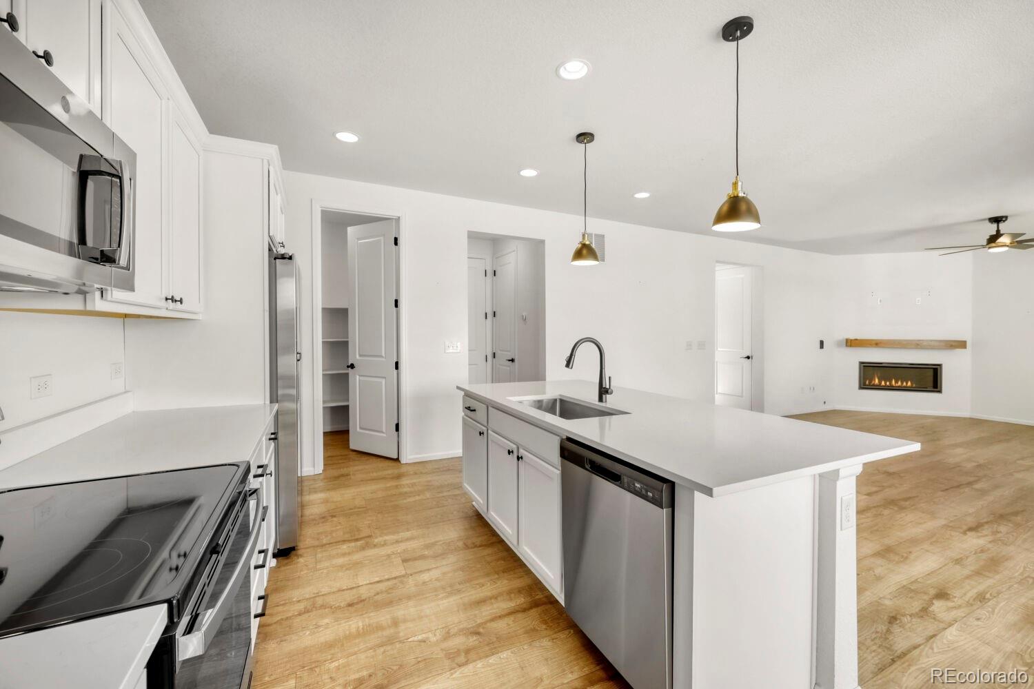 MLS Image #12 for 919 n undergrove way,aurora, Colorado