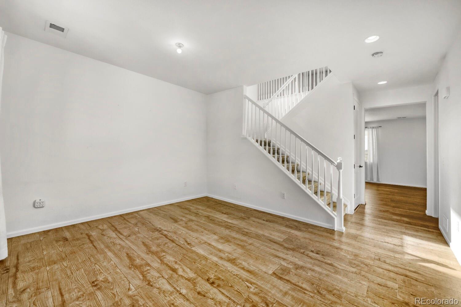 MLS Image #3 for 919 n undergrove way,aurora, Colorado
