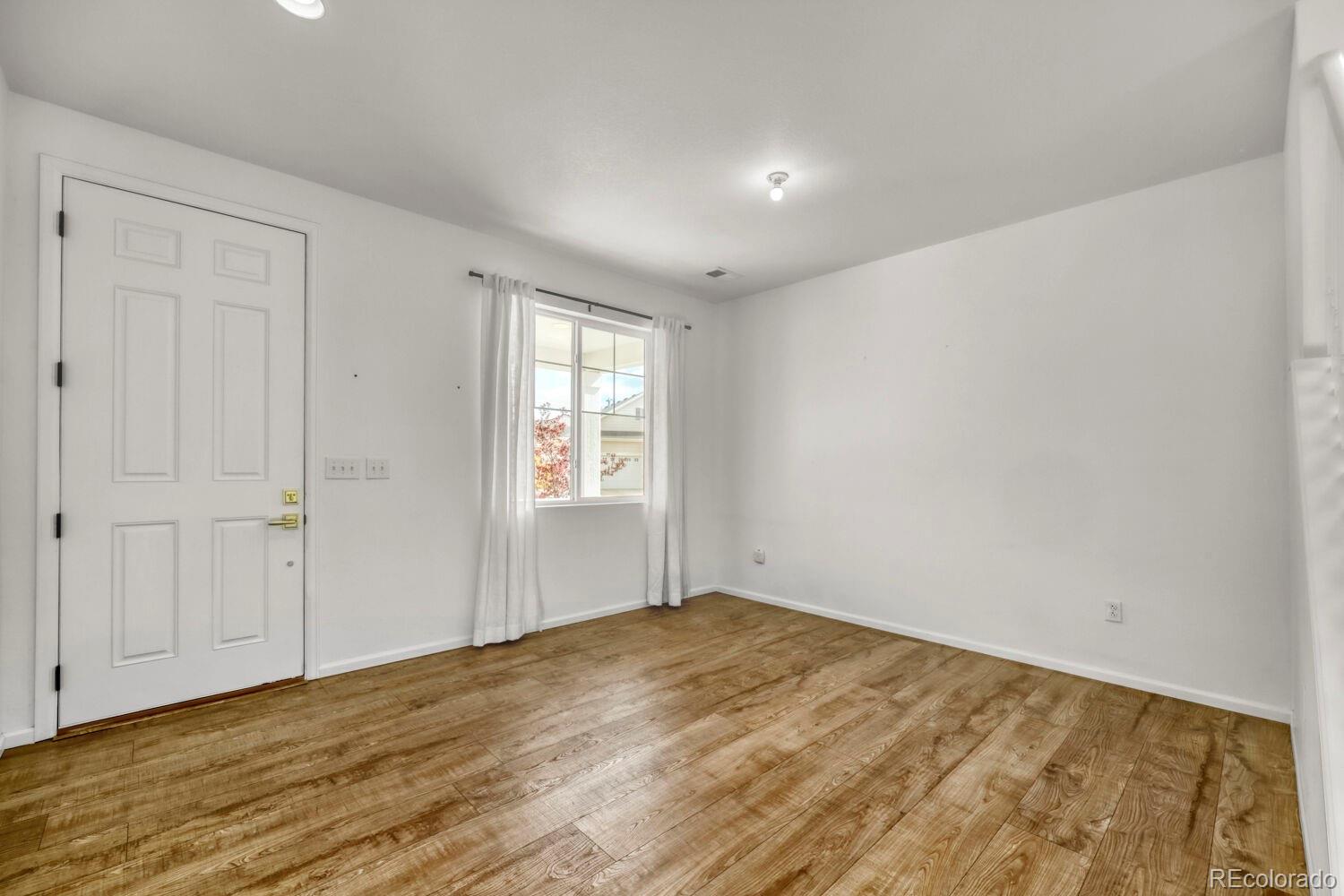 MLS Image #4 for 919 n undergrove way,aurora, Colorado