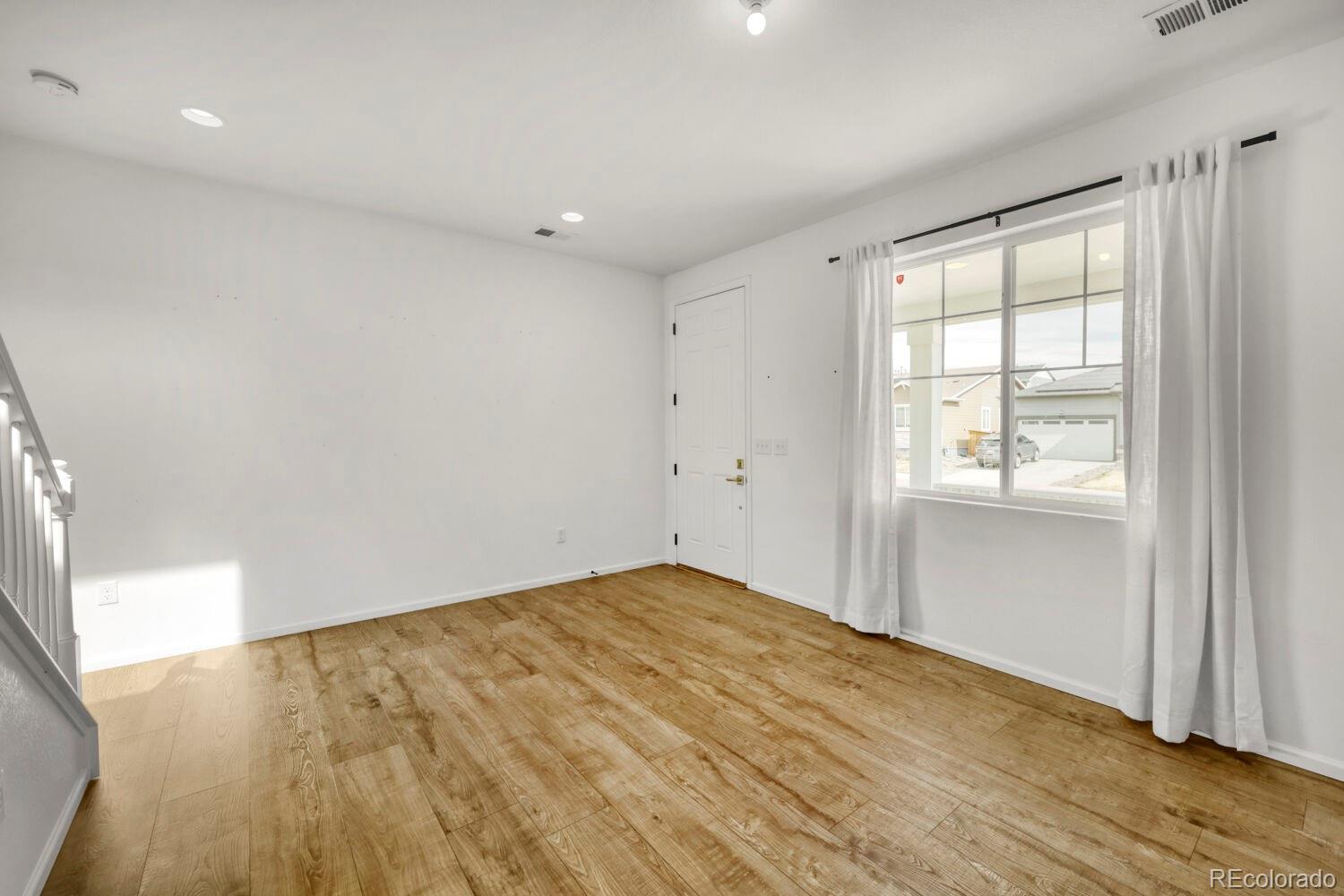 MLS Image #5 for 919 n undergrove way,aurora, Colorado