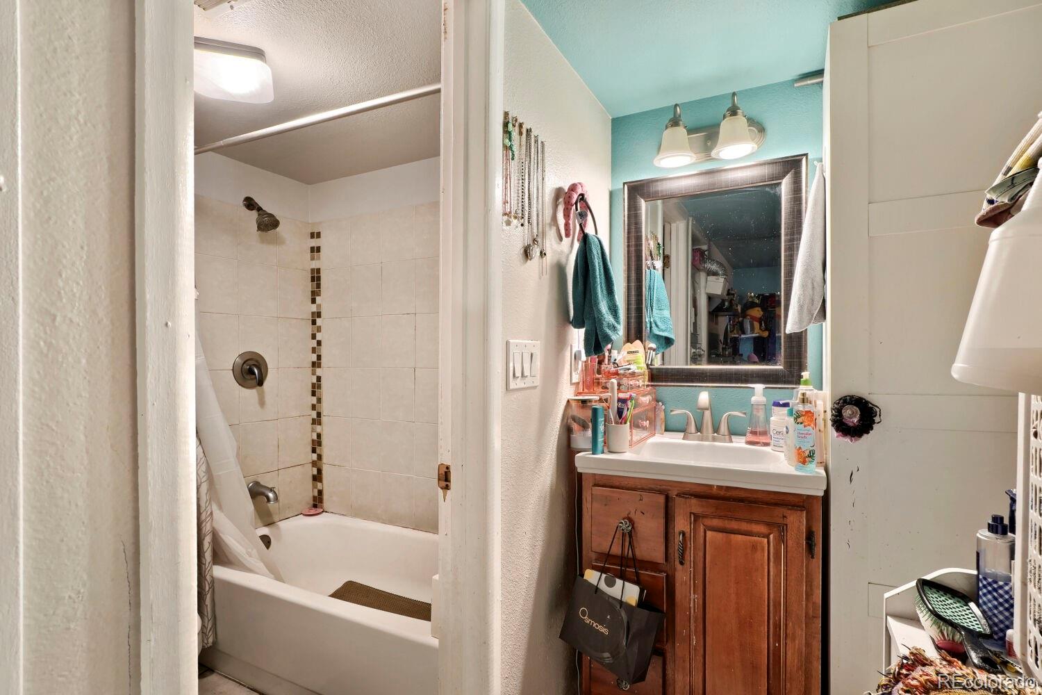 MLS Image #13 for 3141 s tamarac drive,denver, Colorado