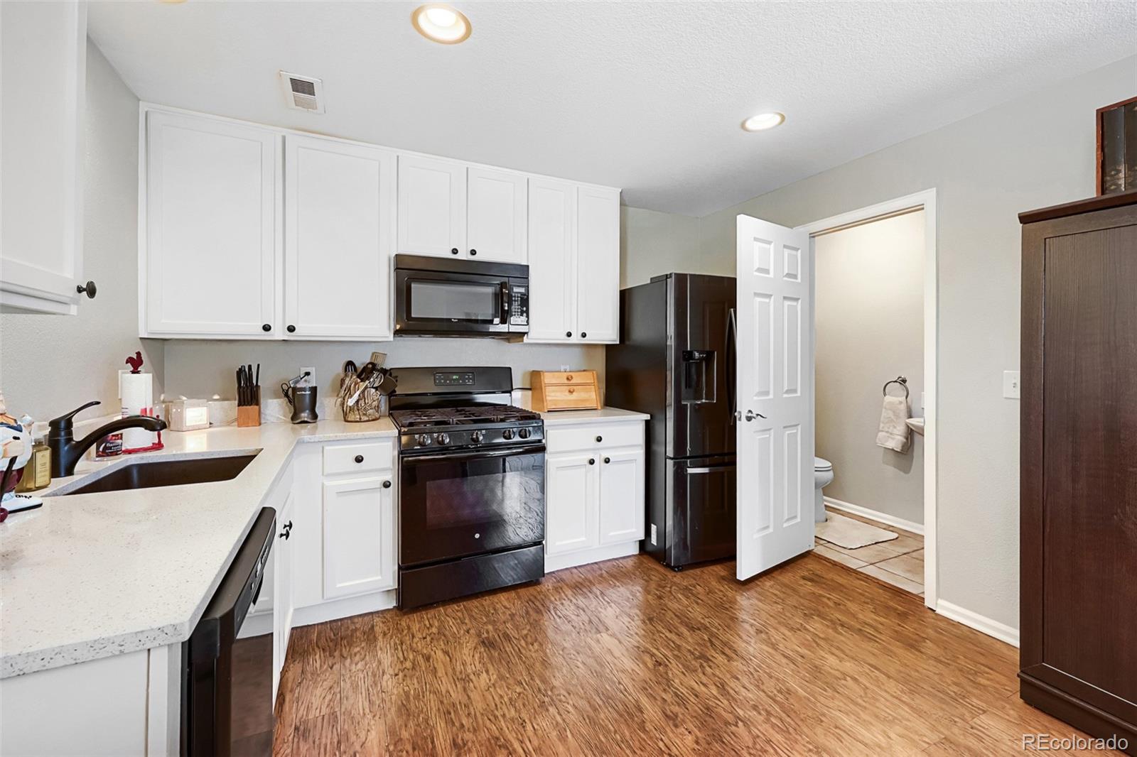 MLS Image #10 for 7846 s kittredge circle,englewood, Colorado