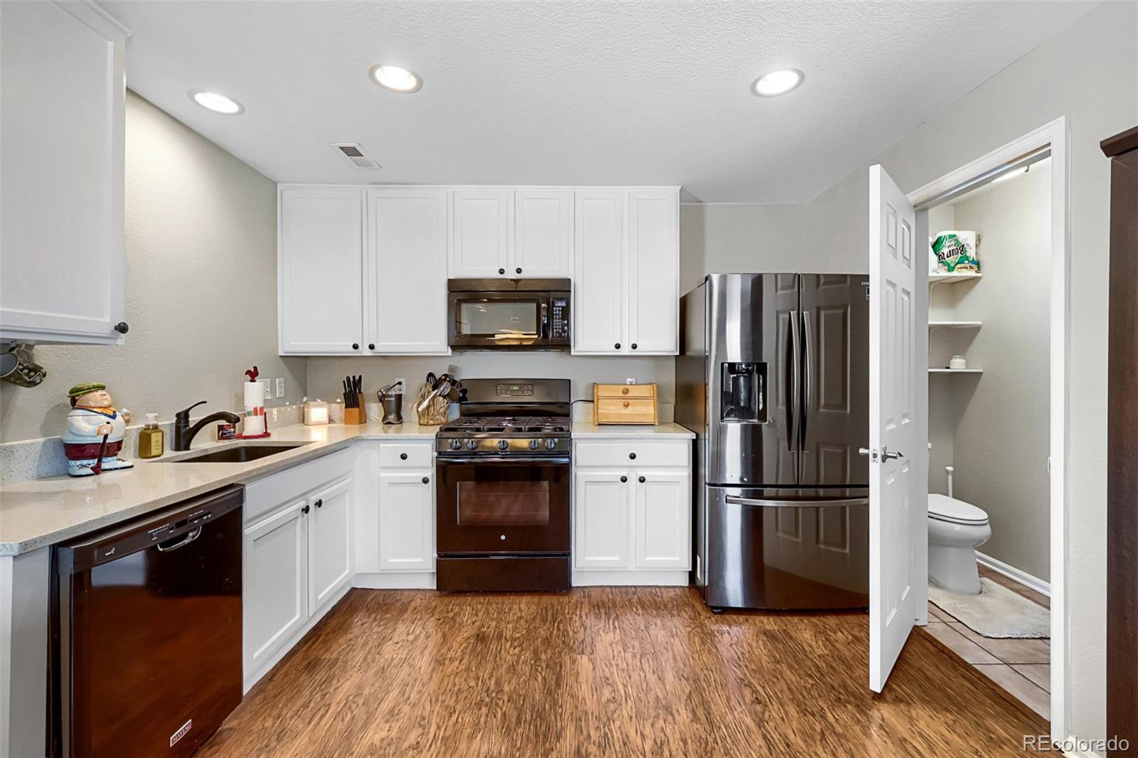 MLS Image #11 for 7846 s kittredge circle,englewood, Colorado