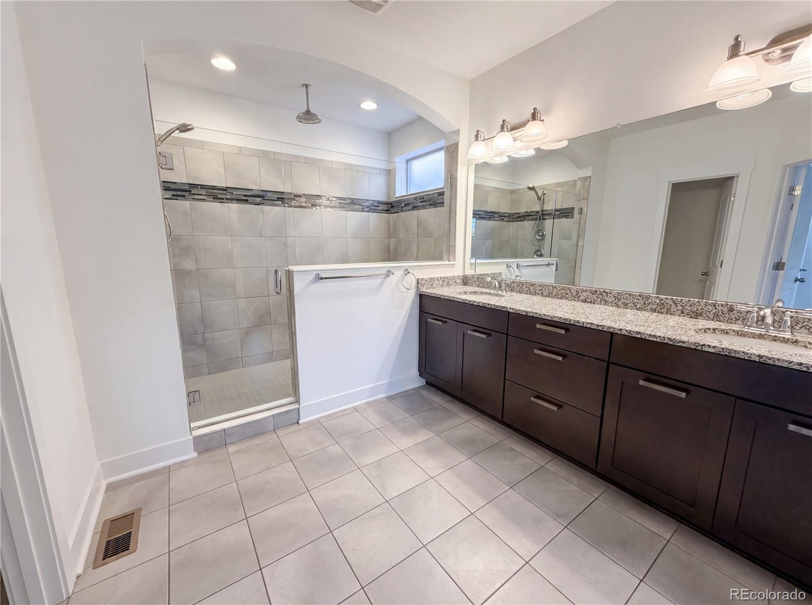 MLS Image #11 for 11466 e 27th avenue,denver, Colorado