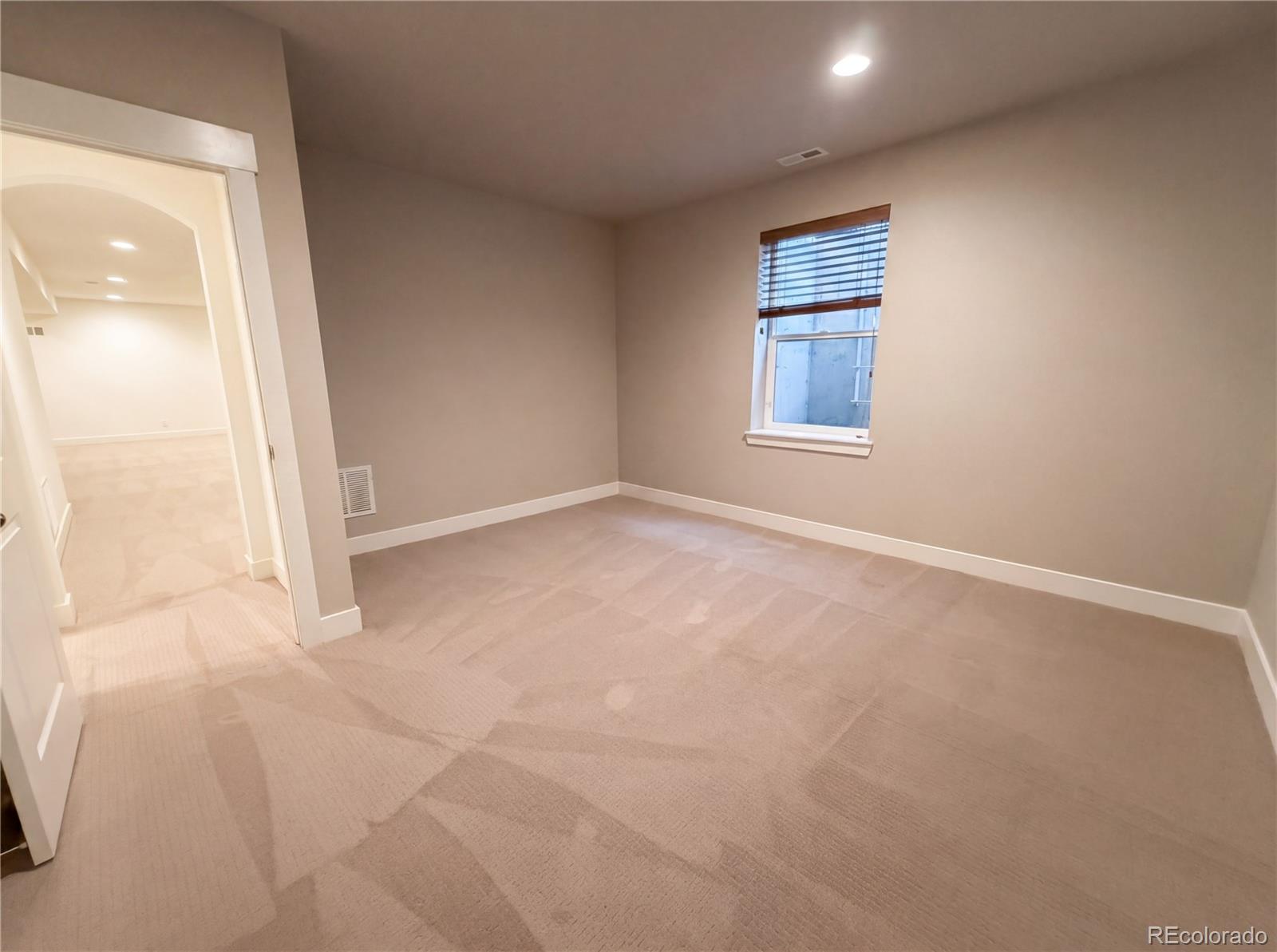 MLS Image #13 for 11466 e 27th avenue,denver, Colorado