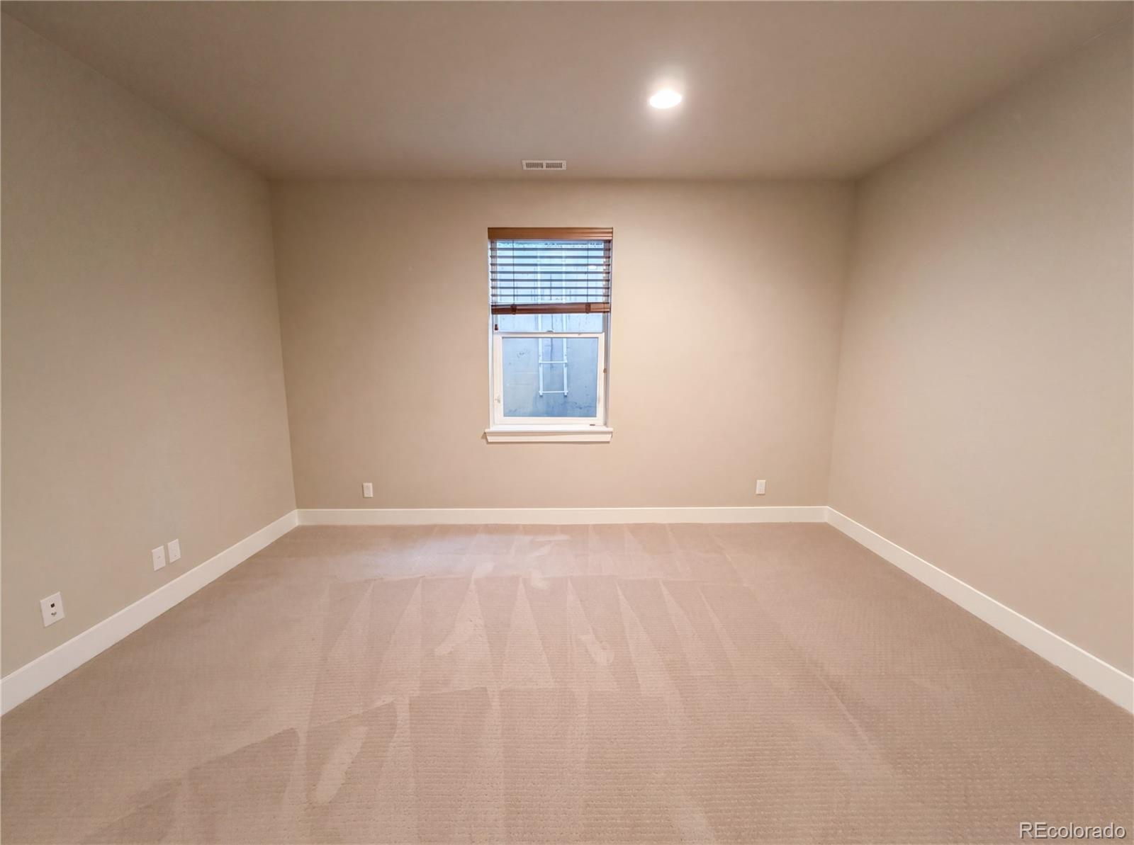 MLS Image #14 for 11466 e 27th avenue,denver, Colorado