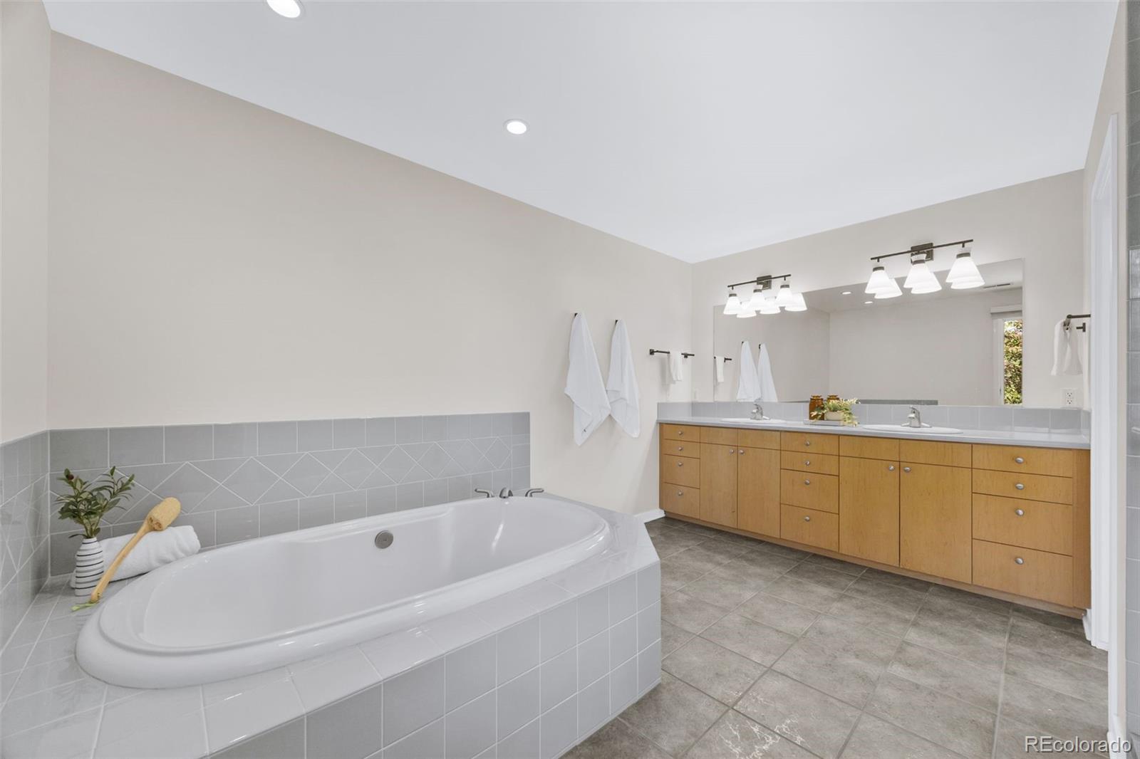 MLS Image #33 for 1941 s fillmore street,denver, Colorado