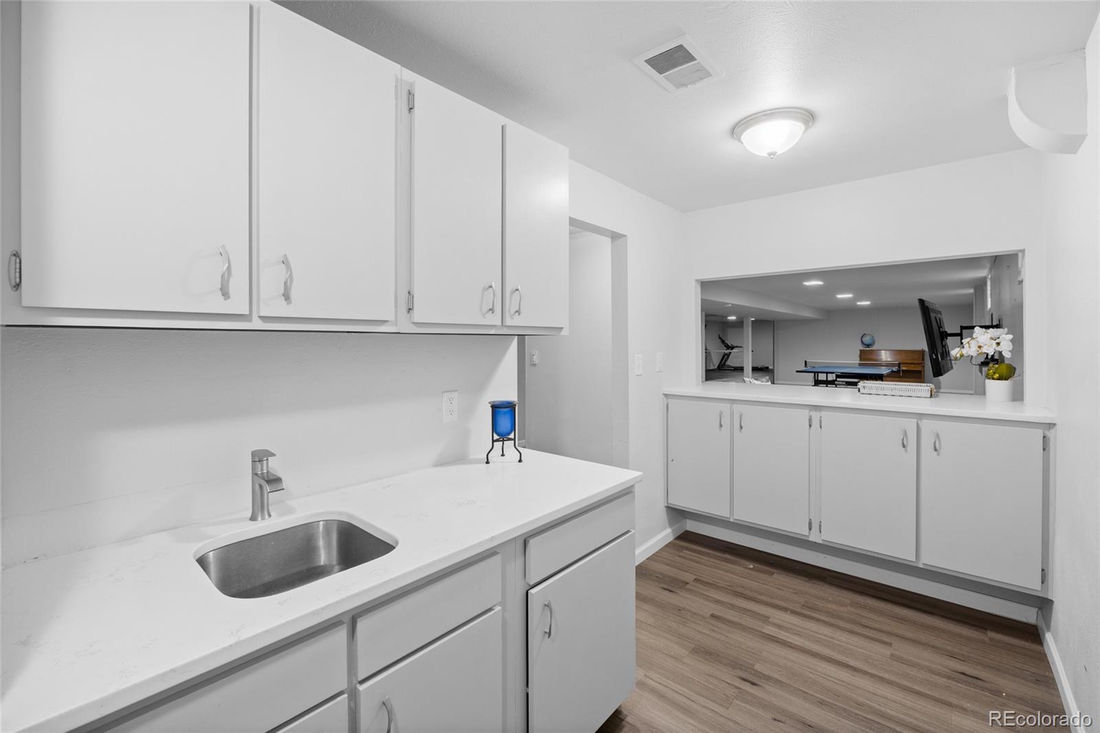 MLS Image #33 for 3941 s hillcrest drive,denver, Colorado