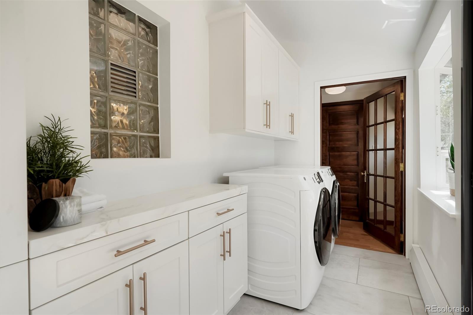 MLS Image #18 for 2379  dahlia street,denver, Colorado
