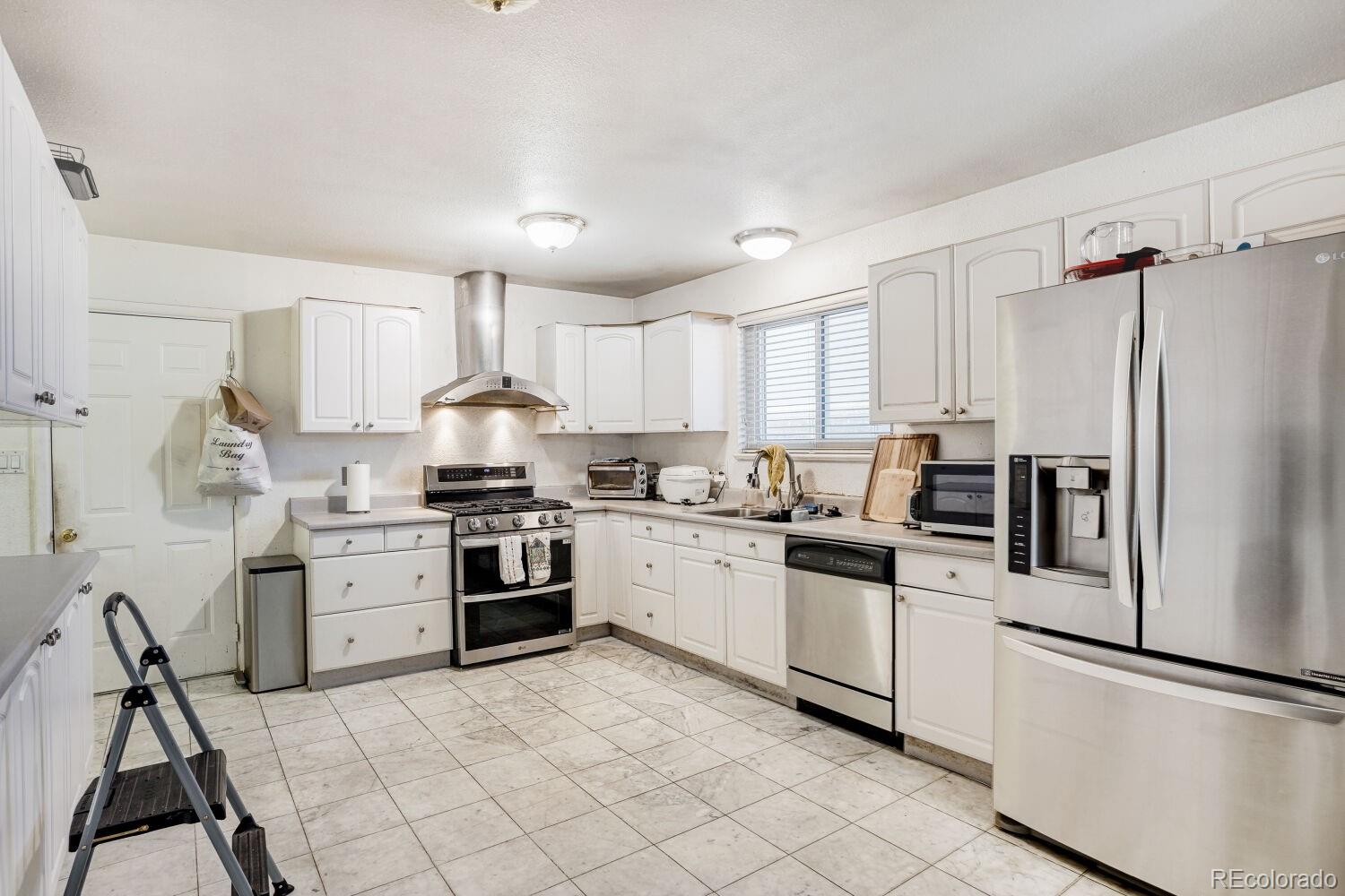 MLS Image #8 for 513 s magnolia lane,denver, Colorado