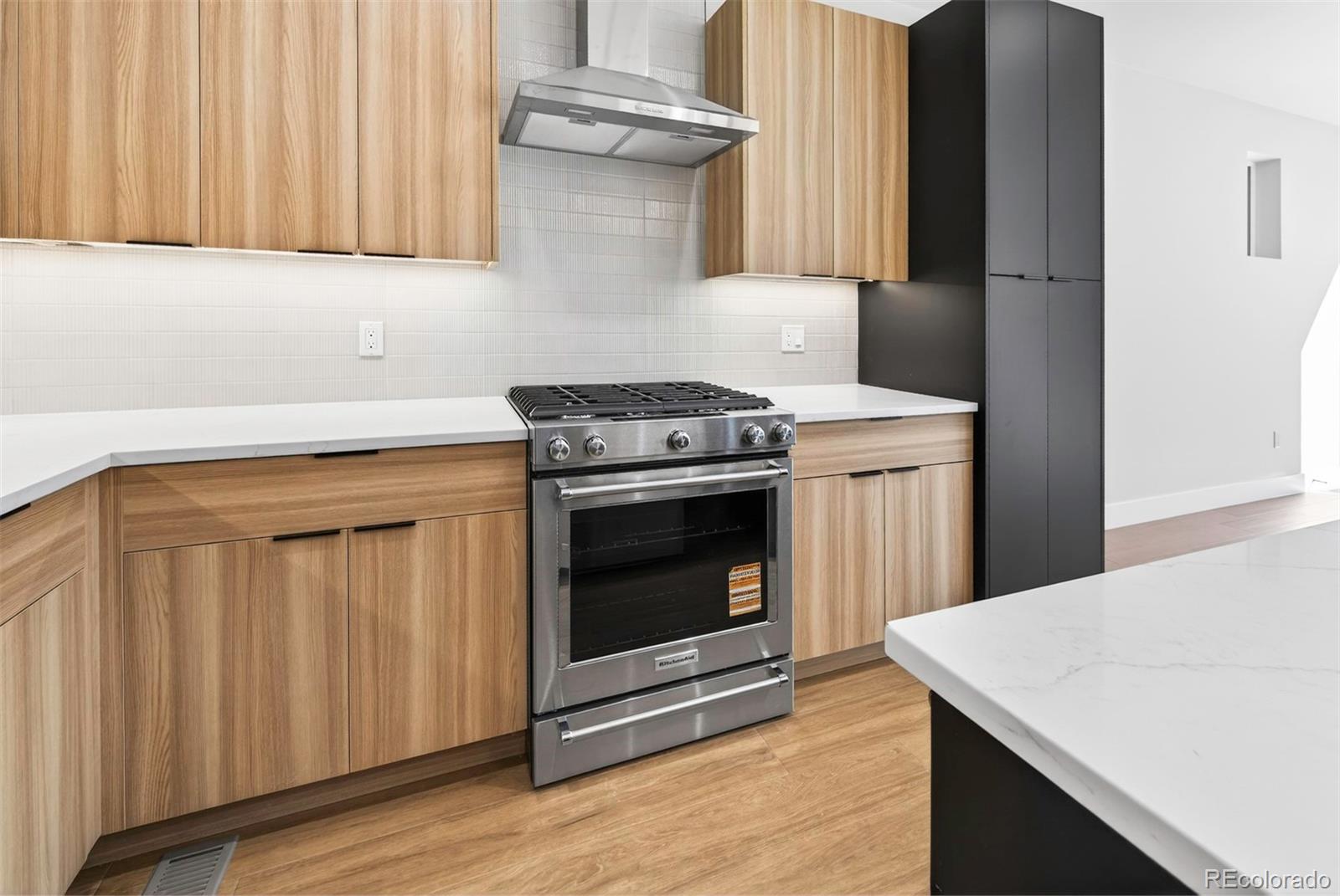 MLS Image #12 for 826 n cherry street,denver, Colorado
