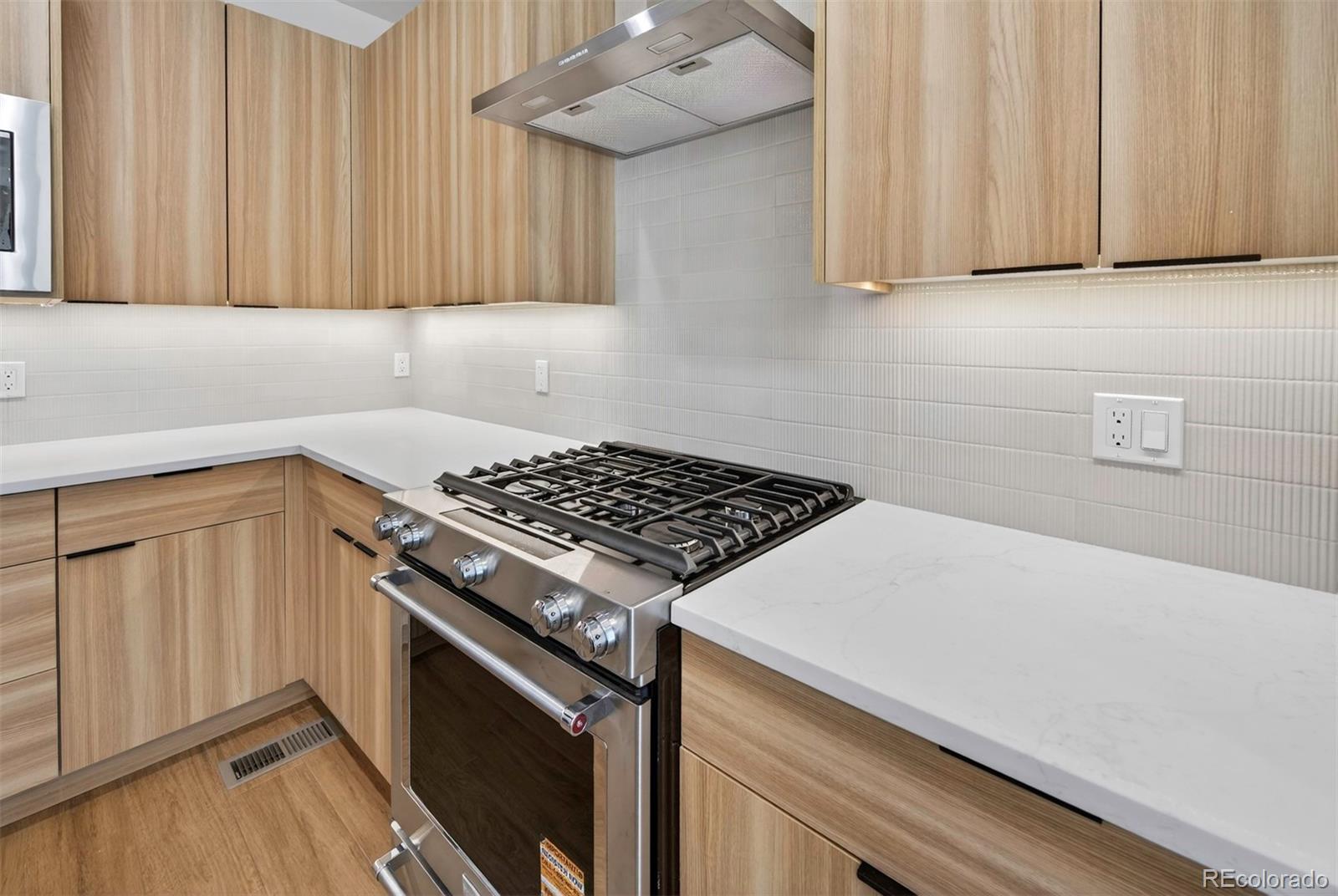 MLS Image #13 for 826 n cherry street,denver, Colorado