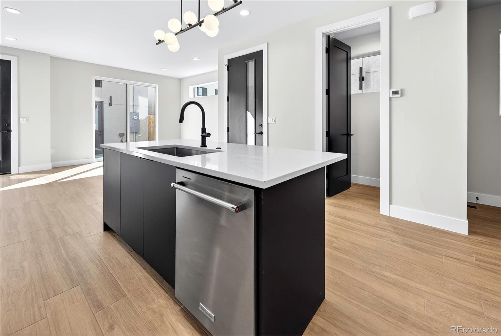 MLS Image #14 for 826 n cherry street,denver, Colorado