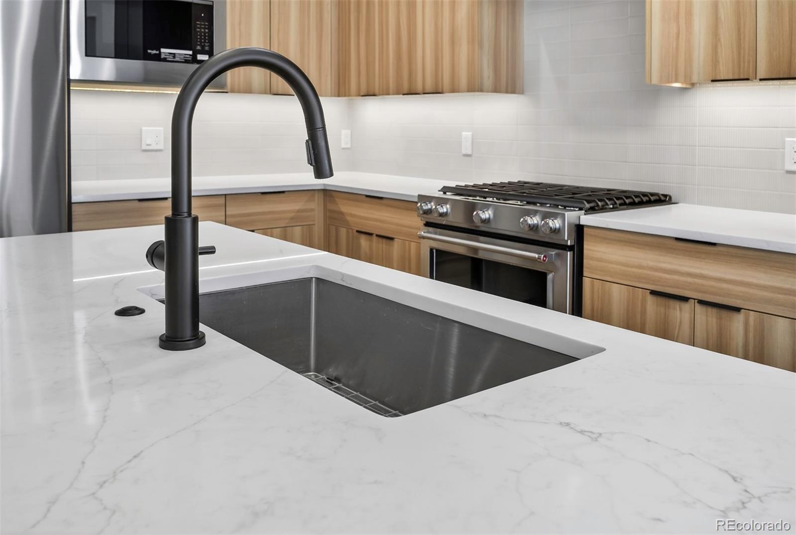 MLS Image #15 for 826 n cherry street,denver, Colorado