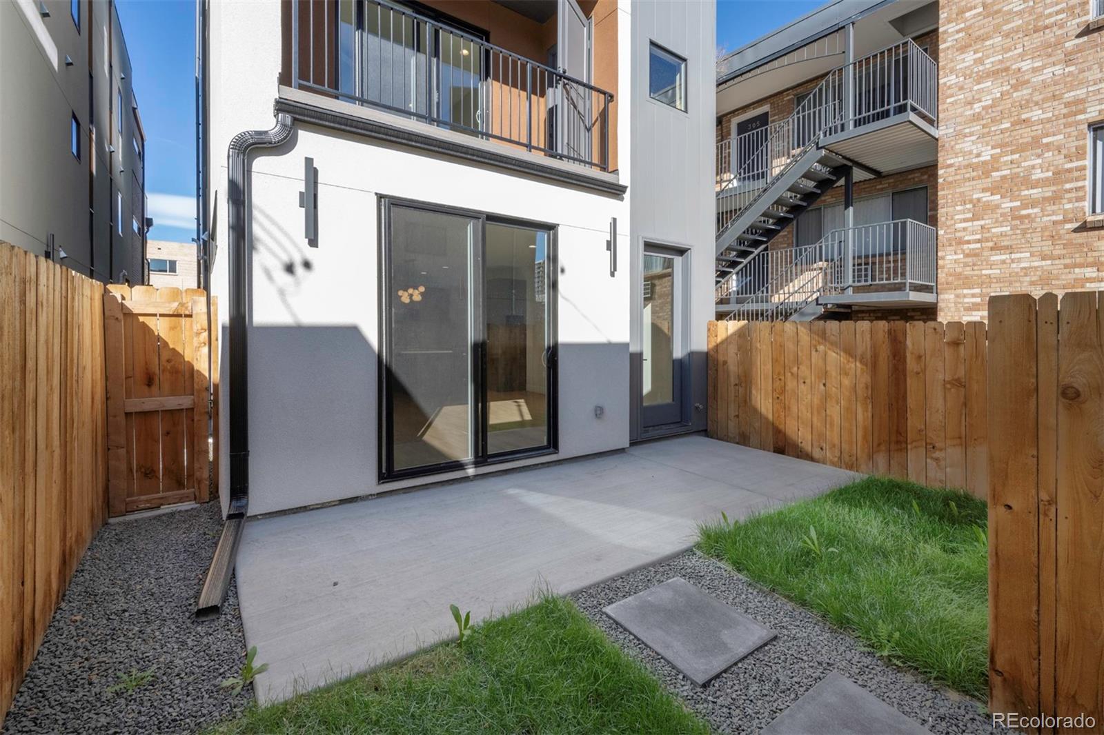 MLS Image #3 for 826 n cherry street,denver, Colorado