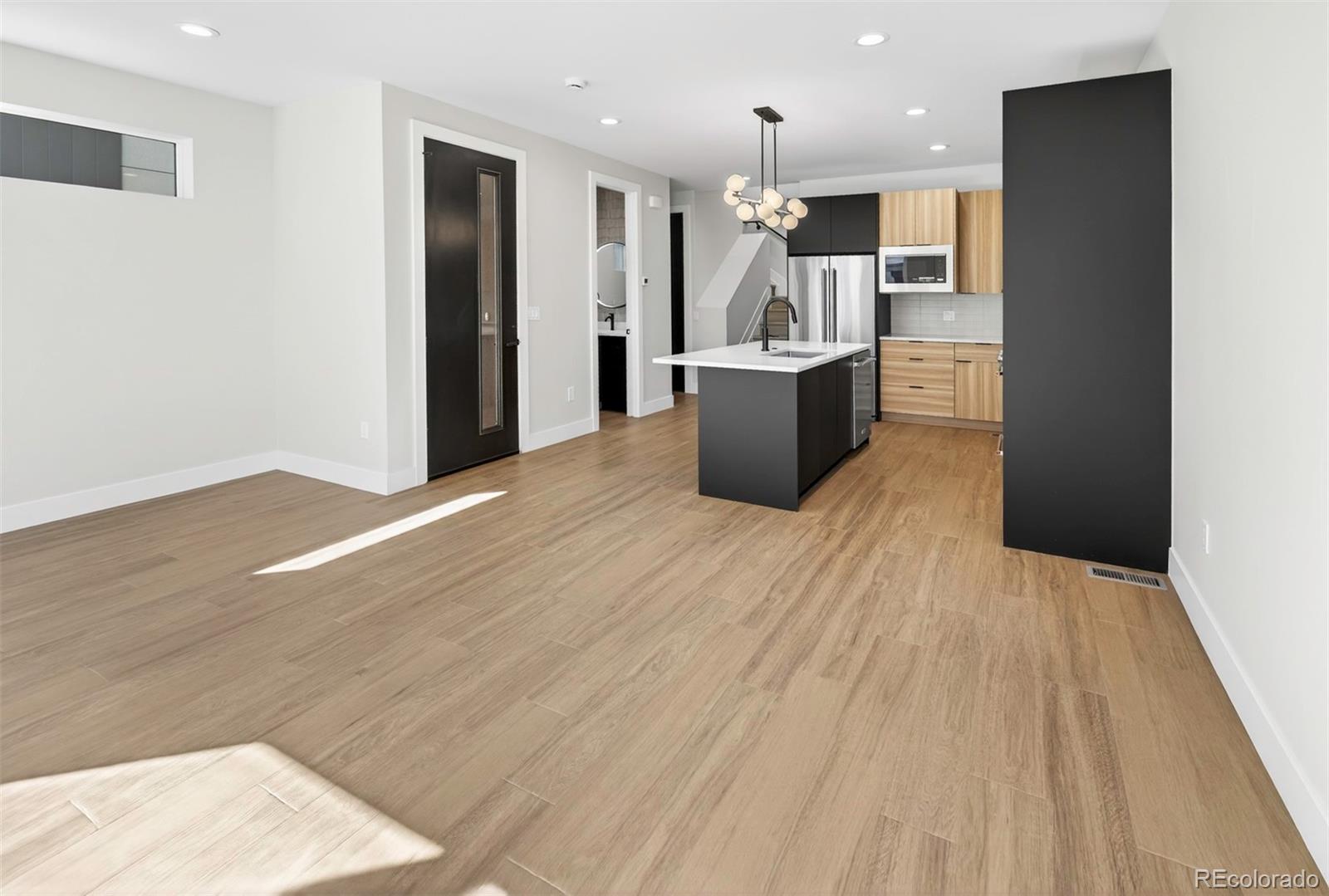 MLS Image #6 for 826 n cherry street,denver, Colorado