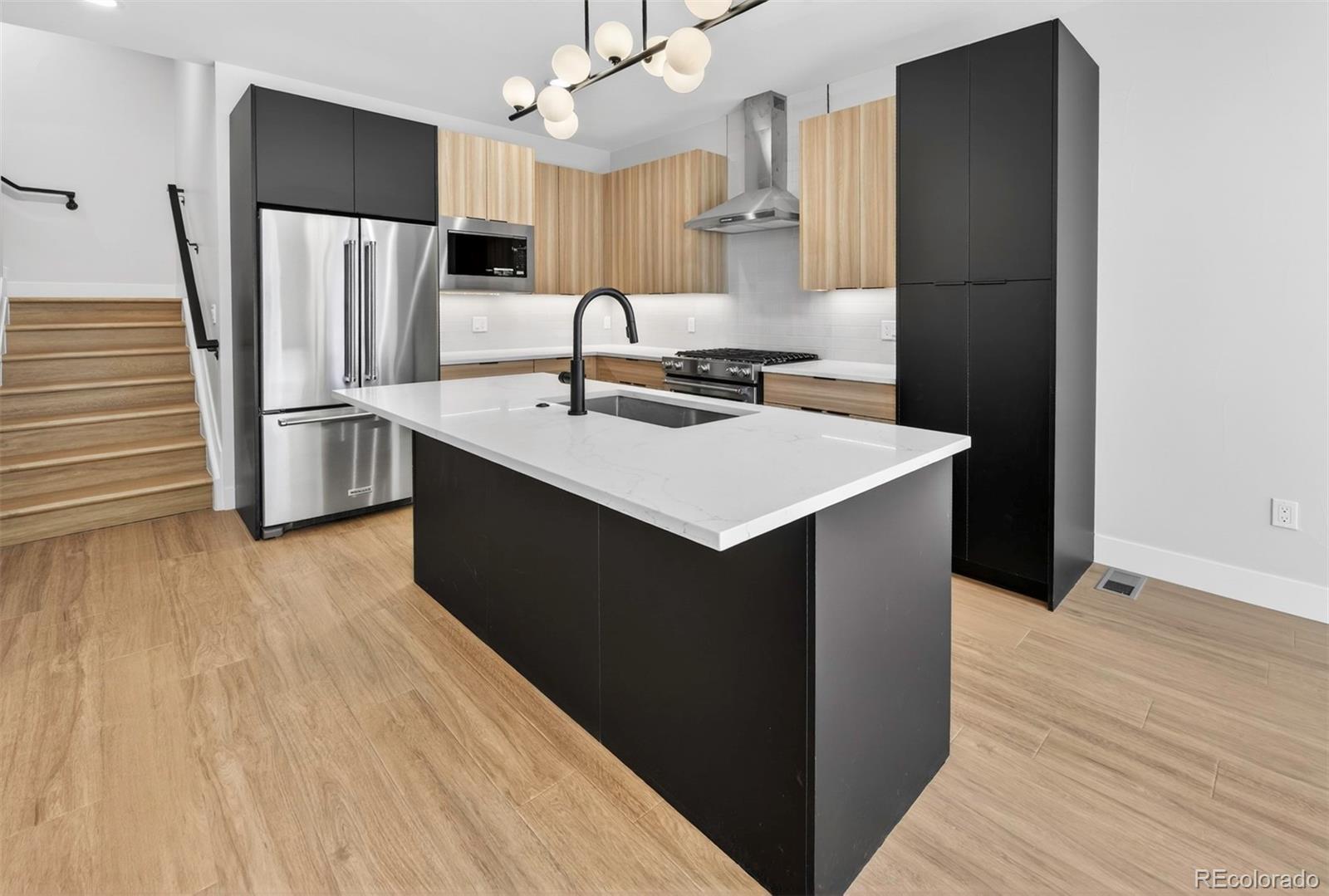 MLS Image #7 for 826 n cherry street,denver, Colorado