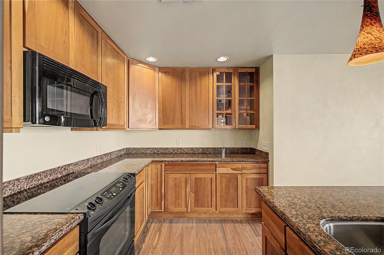 MLS Image #11 for 275 s harrison street,denver, Colorado