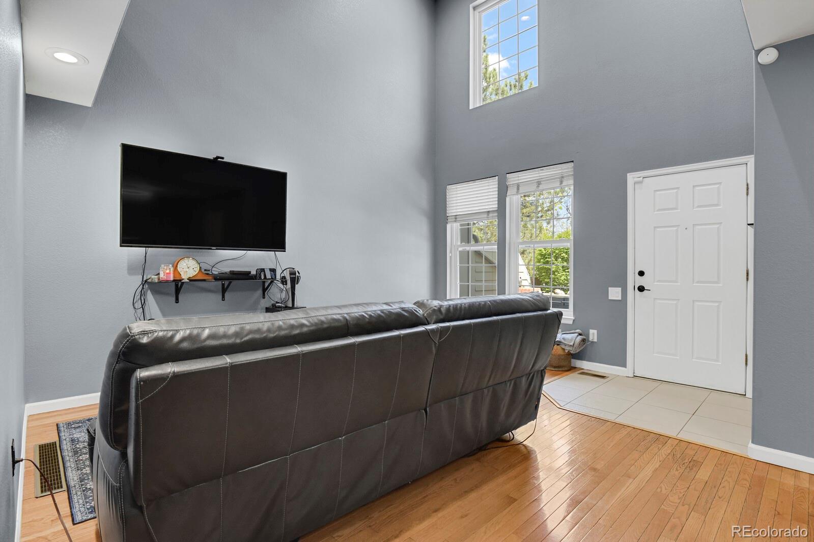 MLS Image #5 for 858 s granby circle,aurora, Colorado