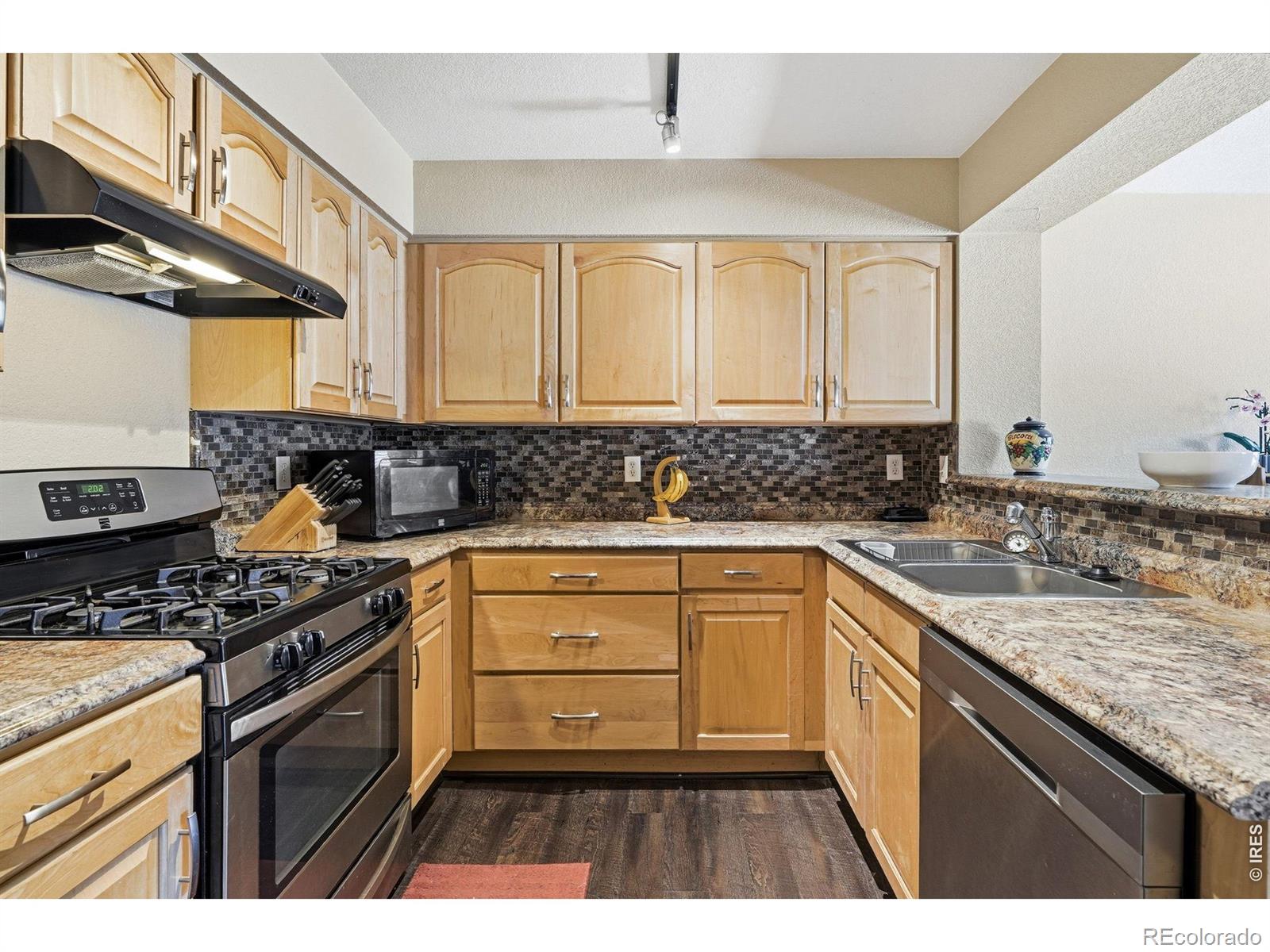 MLS Image #11 for 930  button rock drive,longmont, Colorado