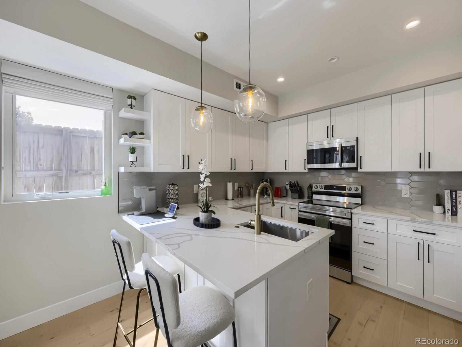 MLS Image #10 for 1923 w elk place,denver, Colorado