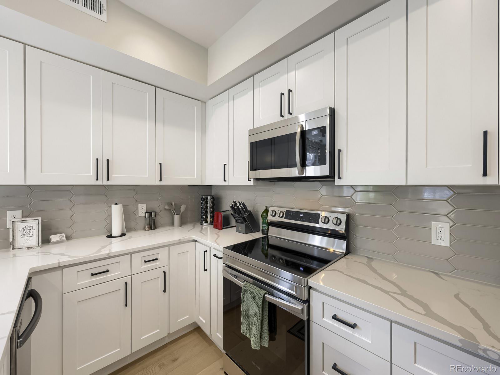 MLS Image #12 for 1923 w elk place,denver, Colorado