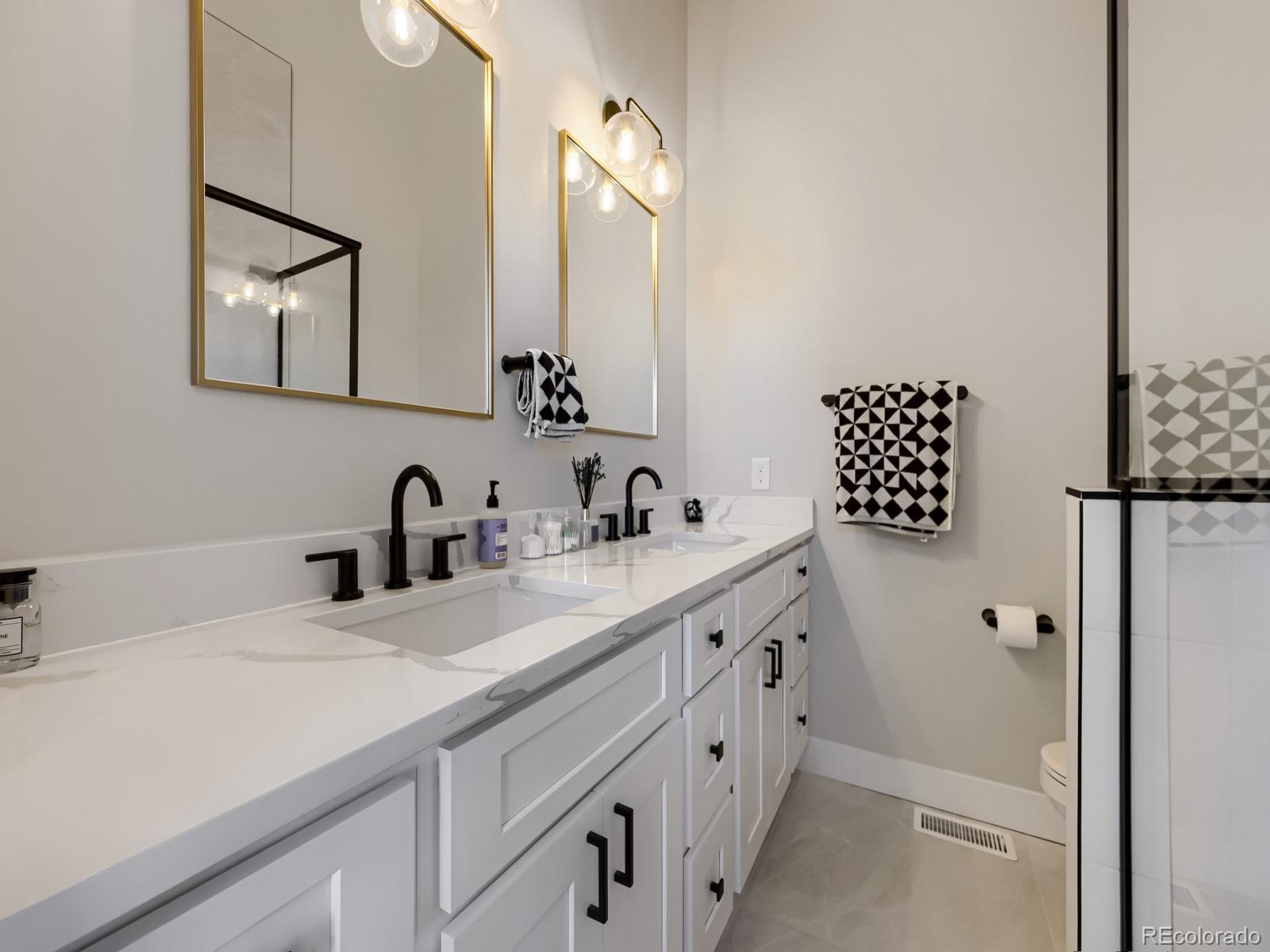 MLS Image #19 for 1923 w elk place,denver, Colorado