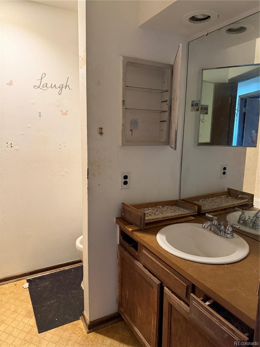 MLS Image #13 for 2545 s eagle circle,aurora, Colorado