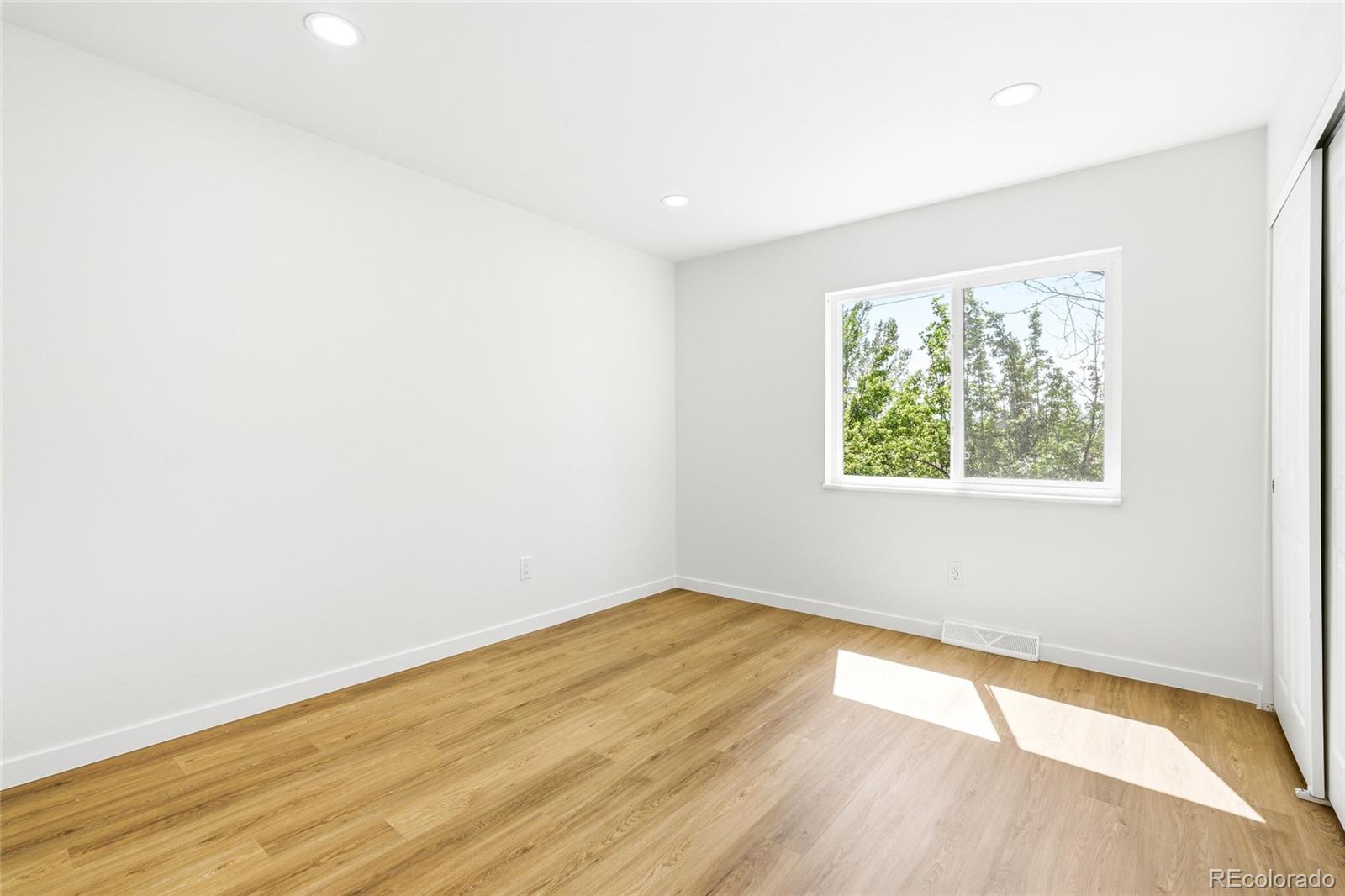 MLS Image #18 for 3057 s rosemary street,denver, Colorado